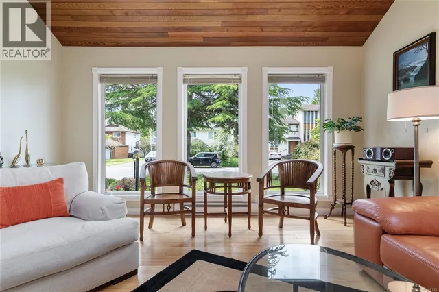 4021 DAWNVIEW CRESCENT, Saanich 5