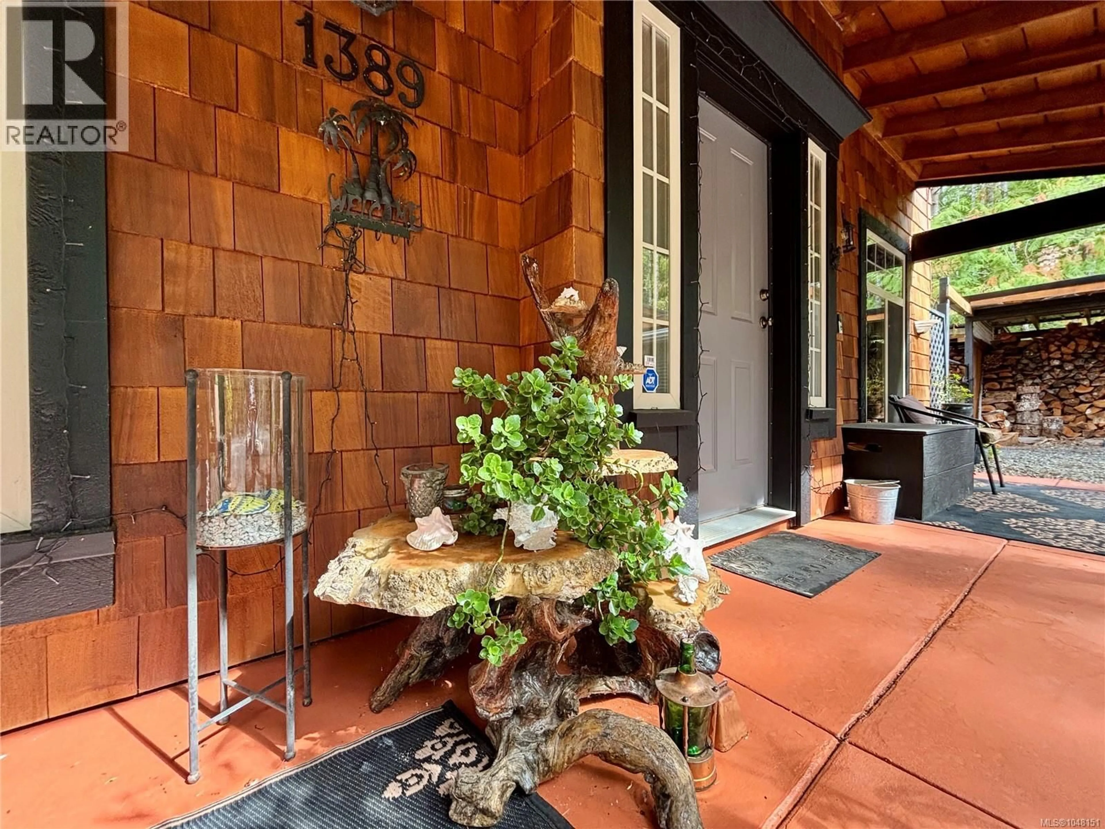 Indoor entryway for 1389 MEADOWOOD WAY, Qualicum Beach British Columbia V9K2S4