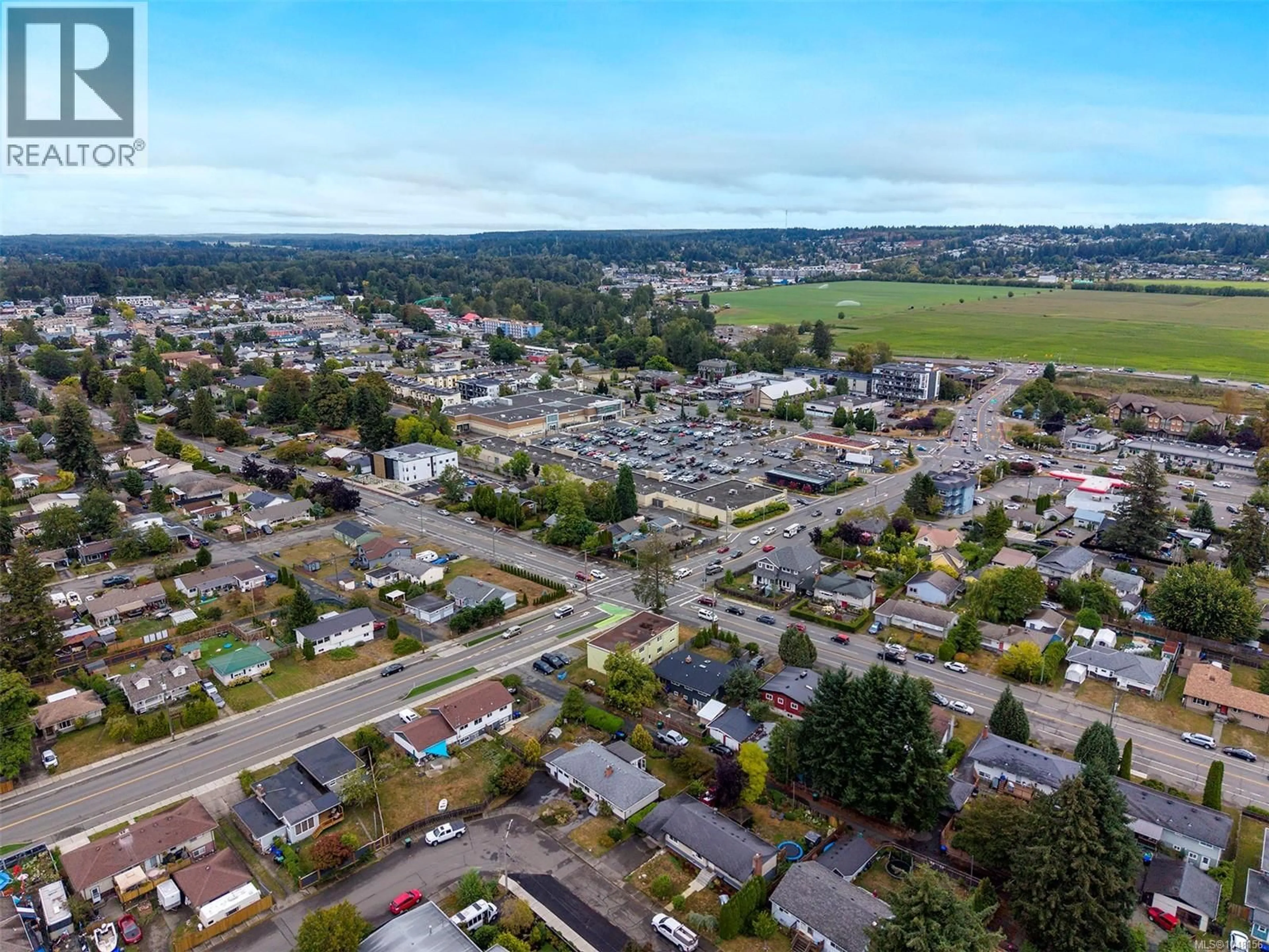 A pic from outside/outdoor area/front of a property/back of a property/a pic from drone, street for 504 17TH STREET, Courtenay British Columbia V9N1Y8