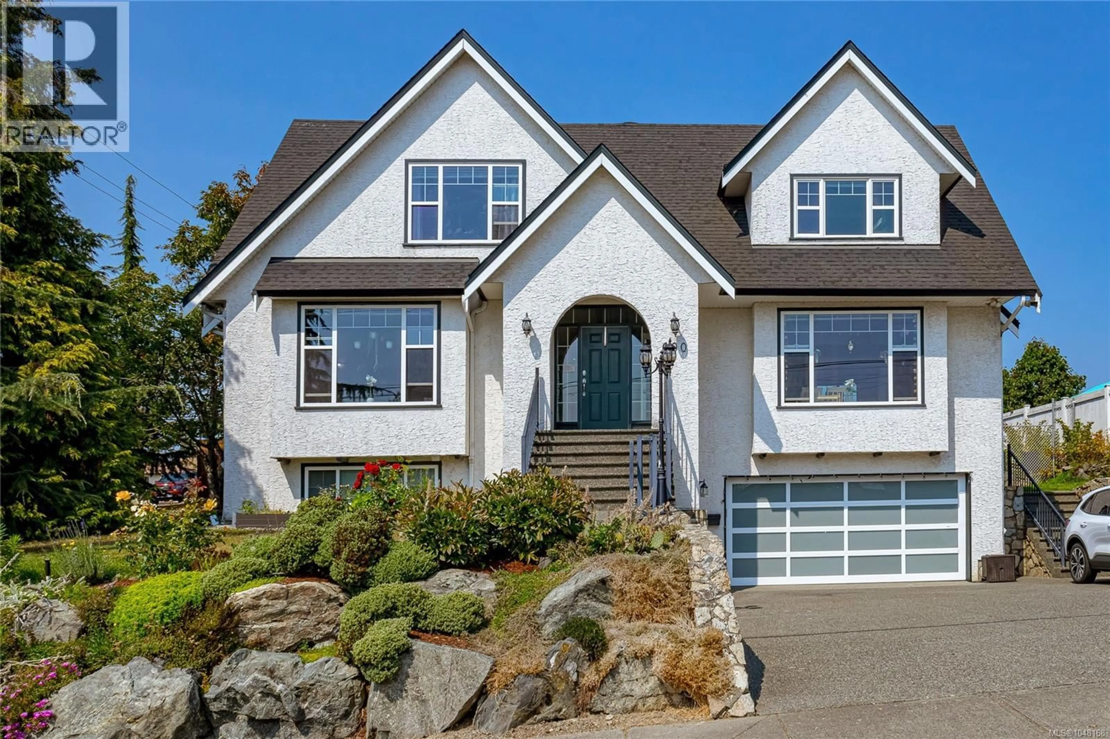 Home with vinyl exterior material, street for 600 JUDAH STREET, Saanich British Columbia V8Z2K2