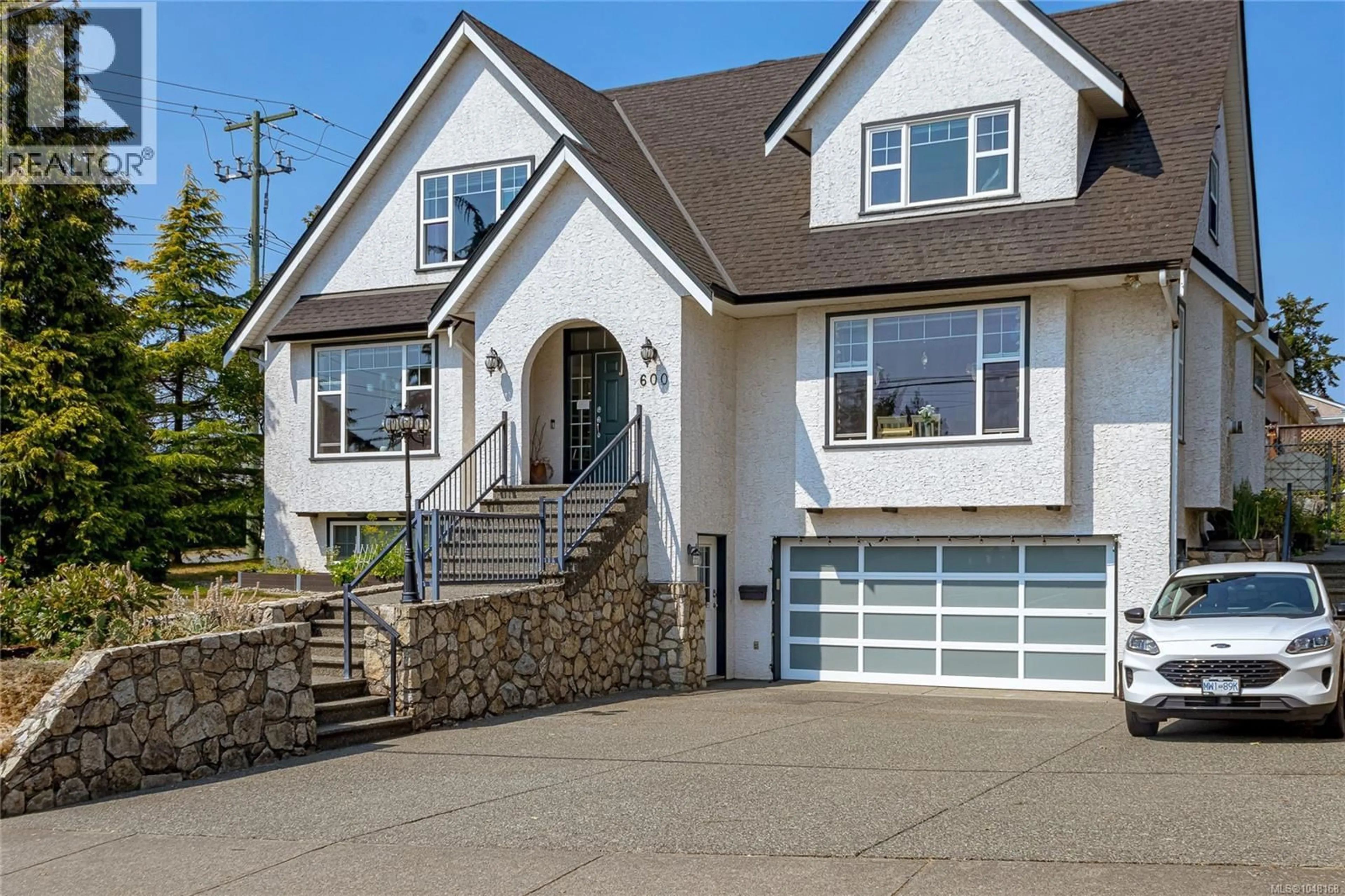 Home with vinyl exterior material, street for 600 JUDAH STREET, Saanich British Columbia V8Z2K2