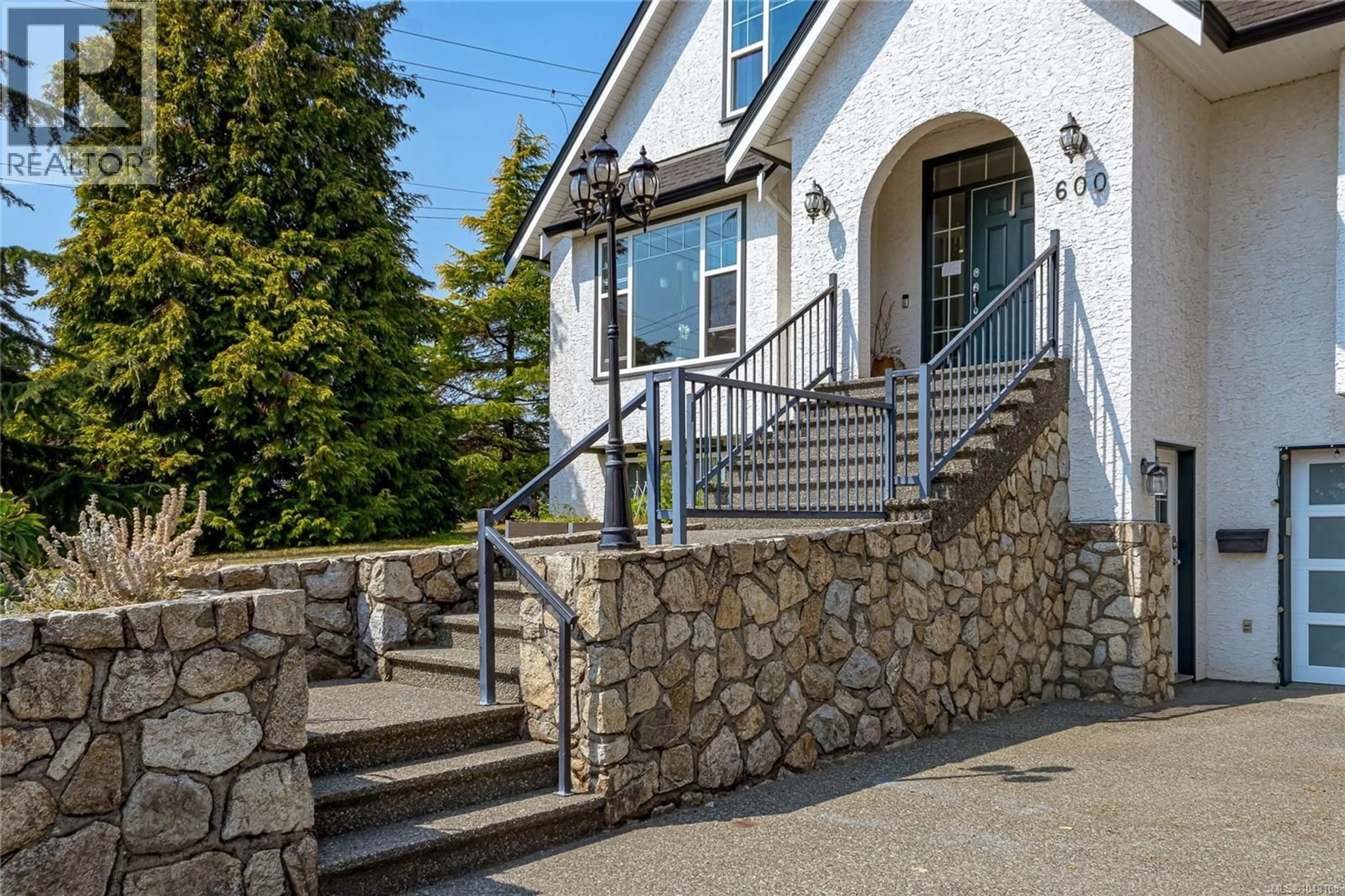 Patio, street for 600 JUDAH STREET, Saanich British Columbia V8Z2K2