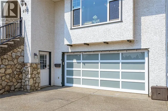 600 JUDAH STREET, Saanich 5