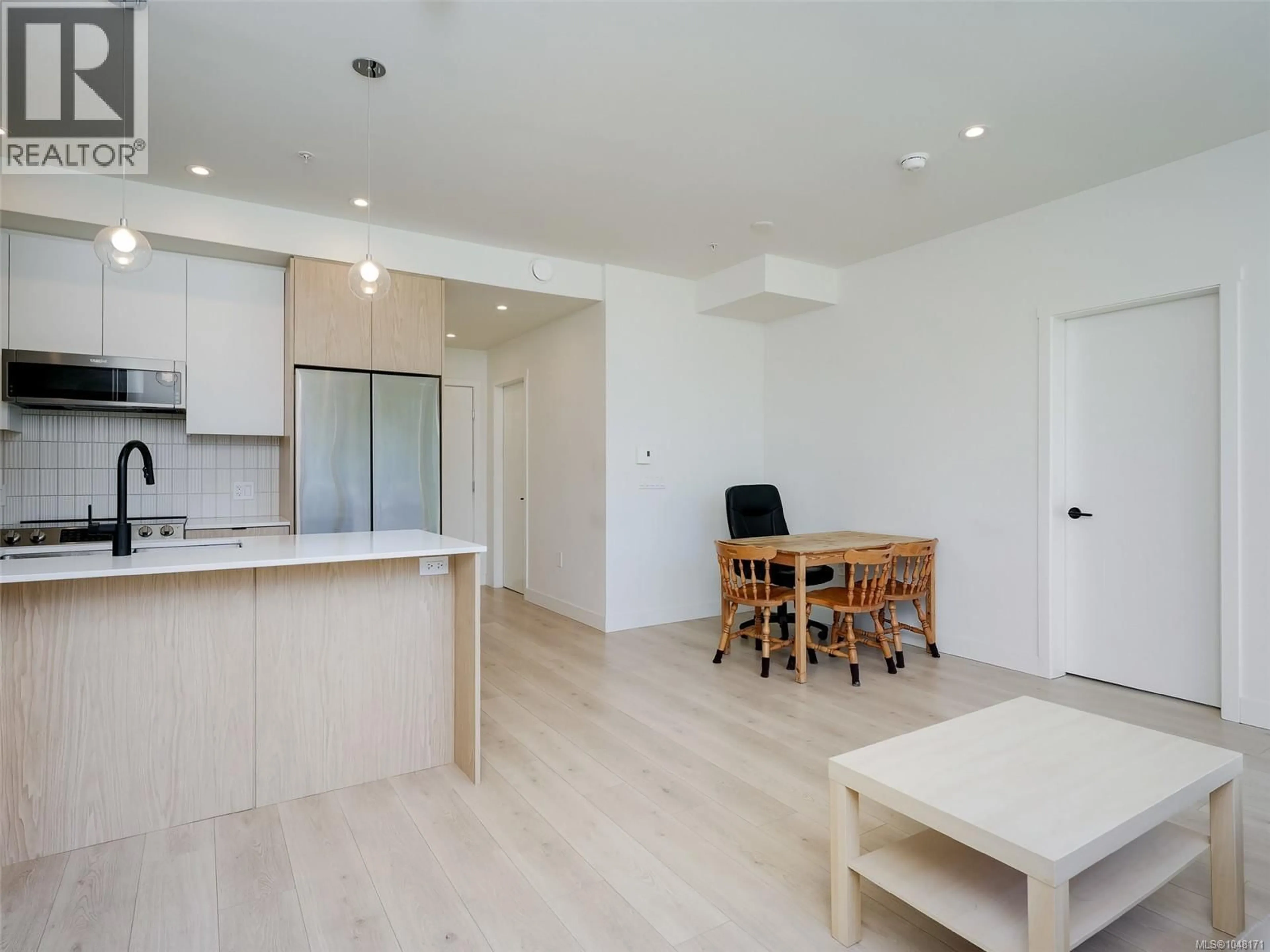 Open concept kitchen, wood/laminate floor for 308 - 1301 HILLSIDE AVENUE, Victoria British Columbia V8T2B3