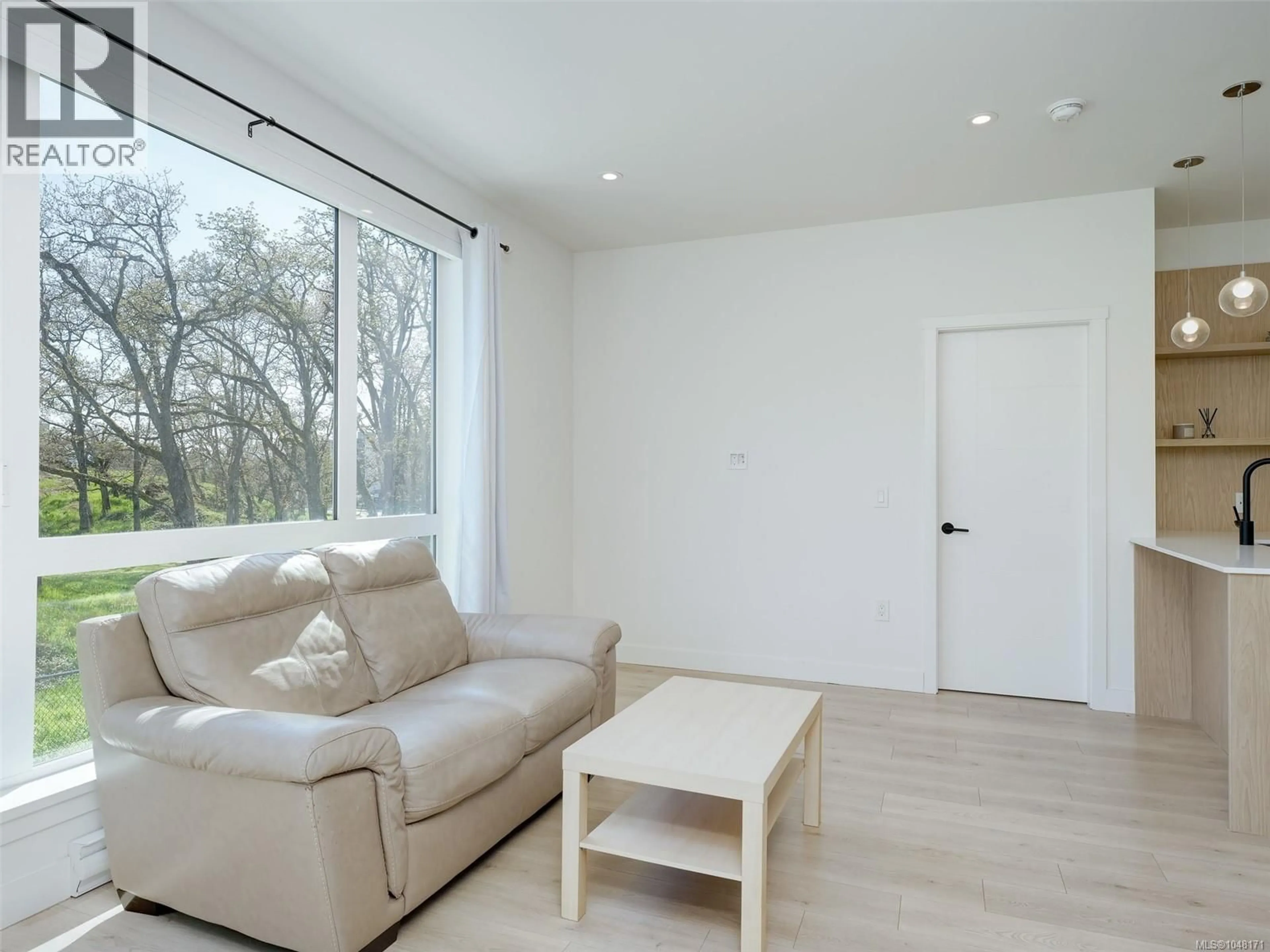 Living room with furniture, wood/laminate floor for 308 - 1301 HILLSIDE AVENUE, Victoria British Columbia V8T2B3