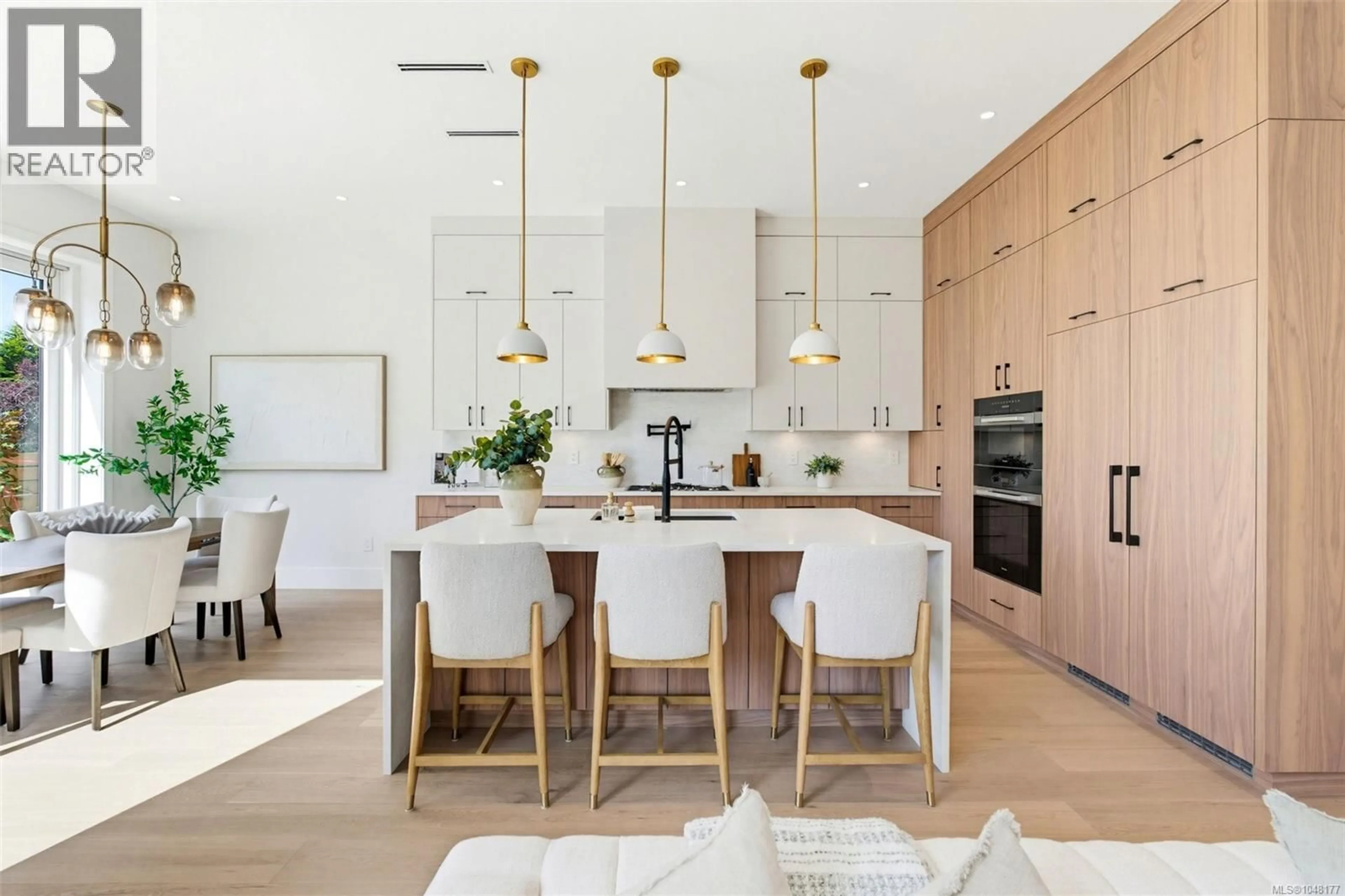 Contemporary kitchen, unknown for 2 - 3022 CADBORO BAY ROAD, Oak Bay British Columbia V8R5J9