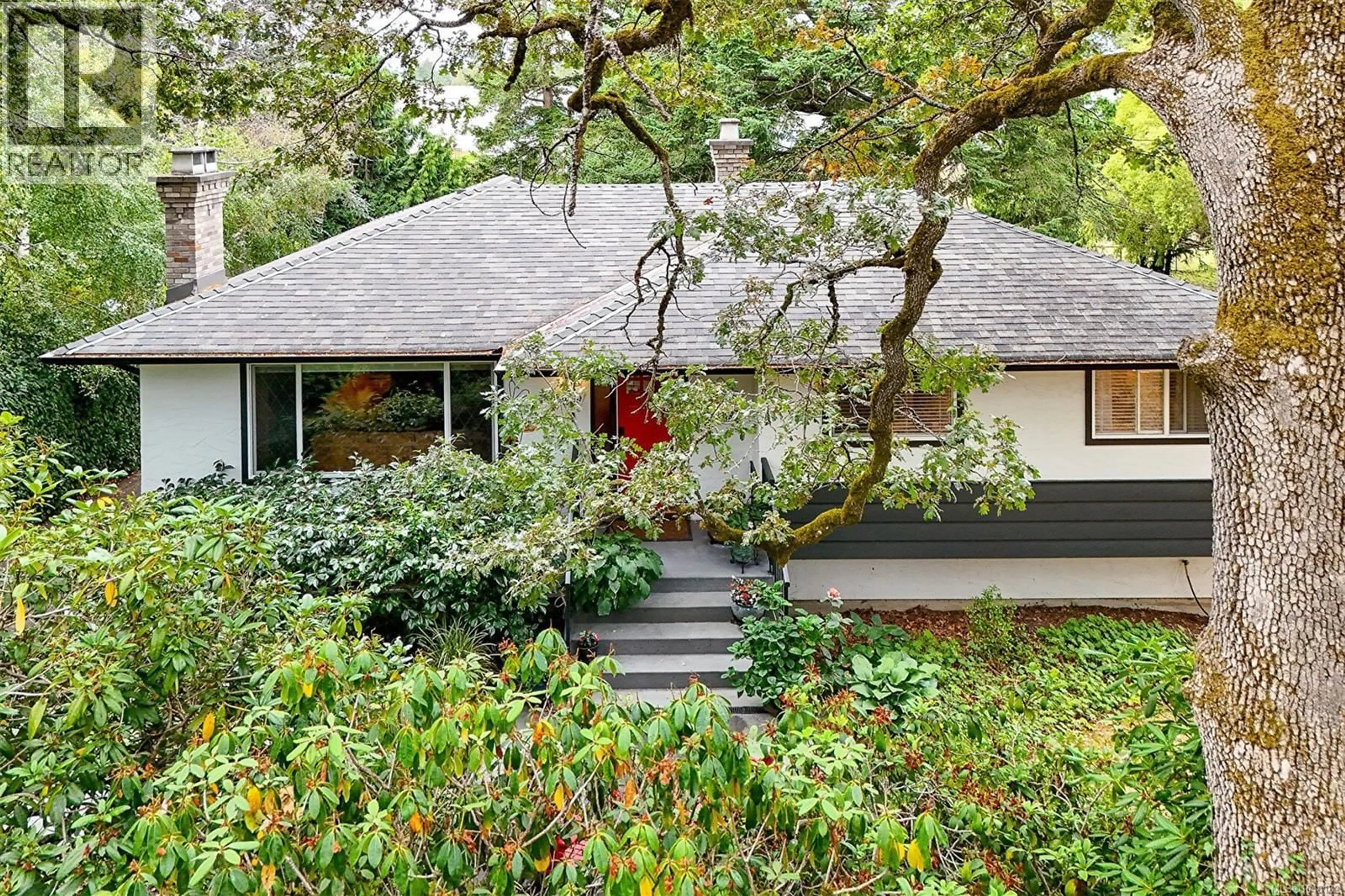 Unknown for 3960 CUMBERLAND ROAD, Saanich British Columbia V8P3J8