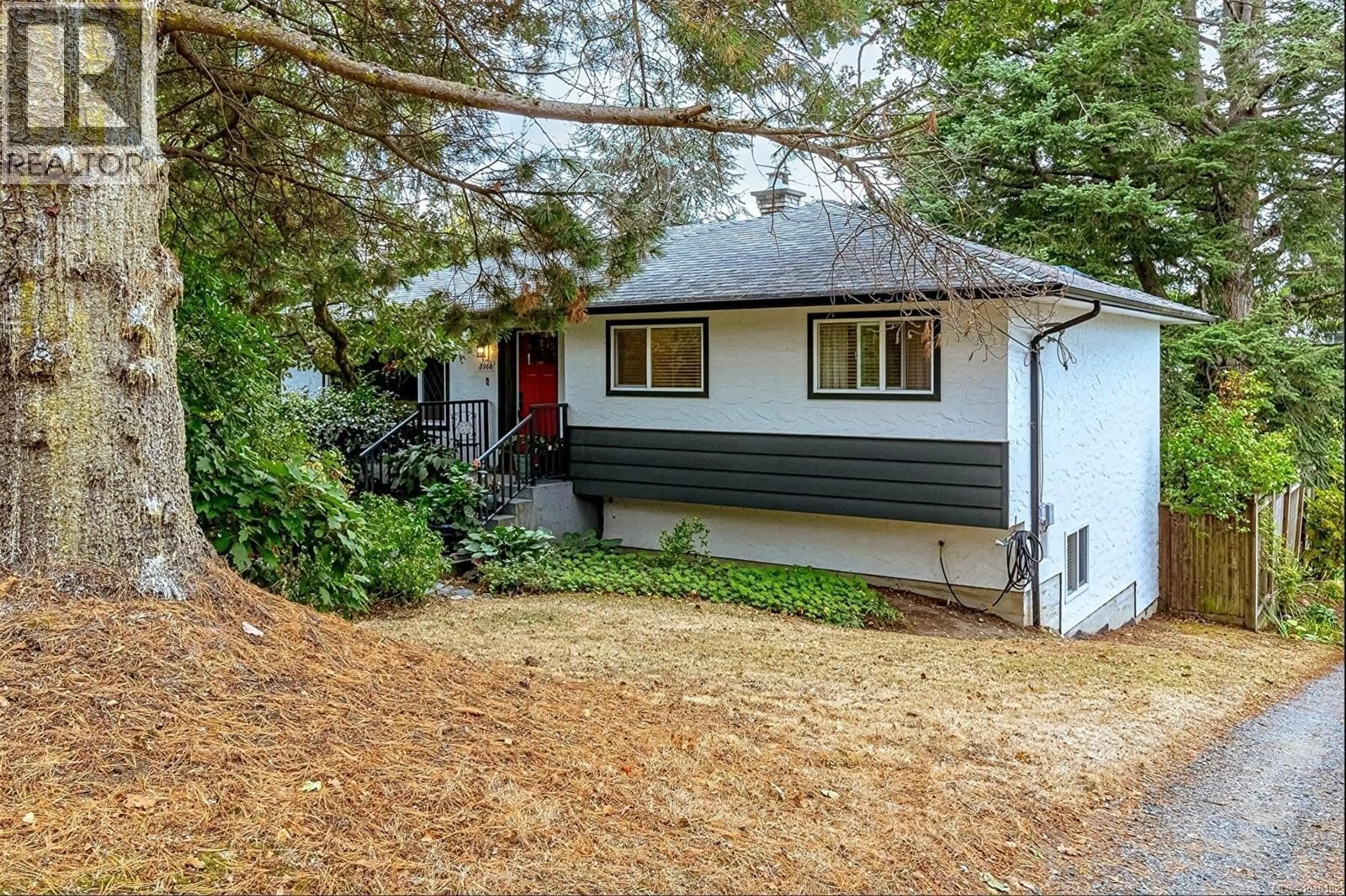 A pic from outside/outdoor area/front of a property/back of a property/a pic from drone, street for 3960 CUMBERLAND ROAD, Saanich British Columbia V8P3J8