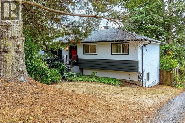 3960 CUMBERLAND ROAD, Saanich 4