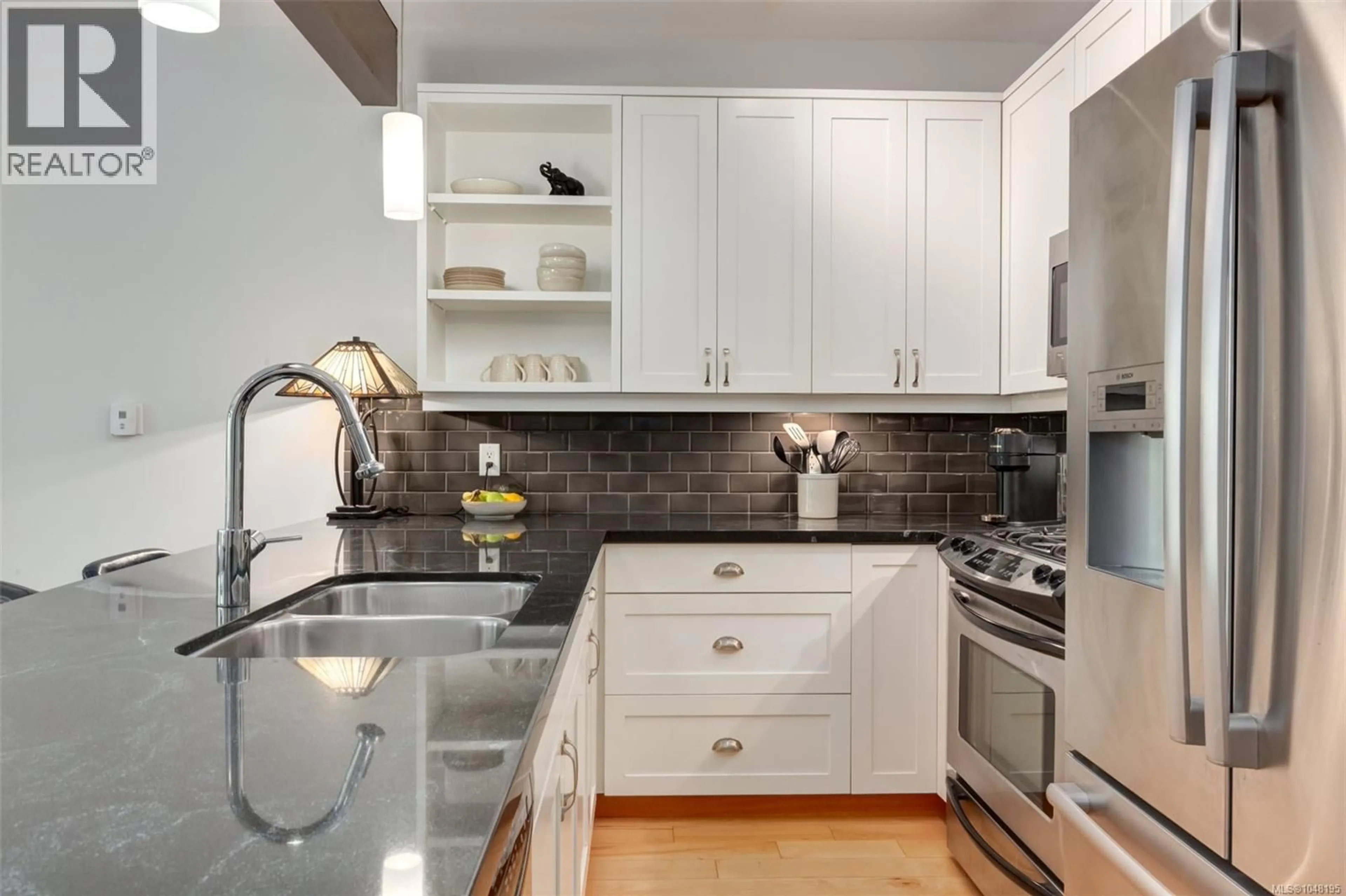 Contemporary kitchen, ceramic/tile floor for 38 - 1059 TANGLEWOOD PLACE, Parksville British Columbia V9P2E2
