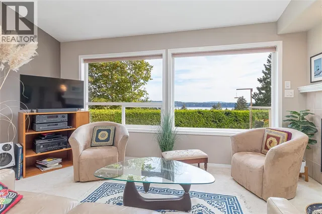 421A WALKER AVENUE, Ladysmith 4