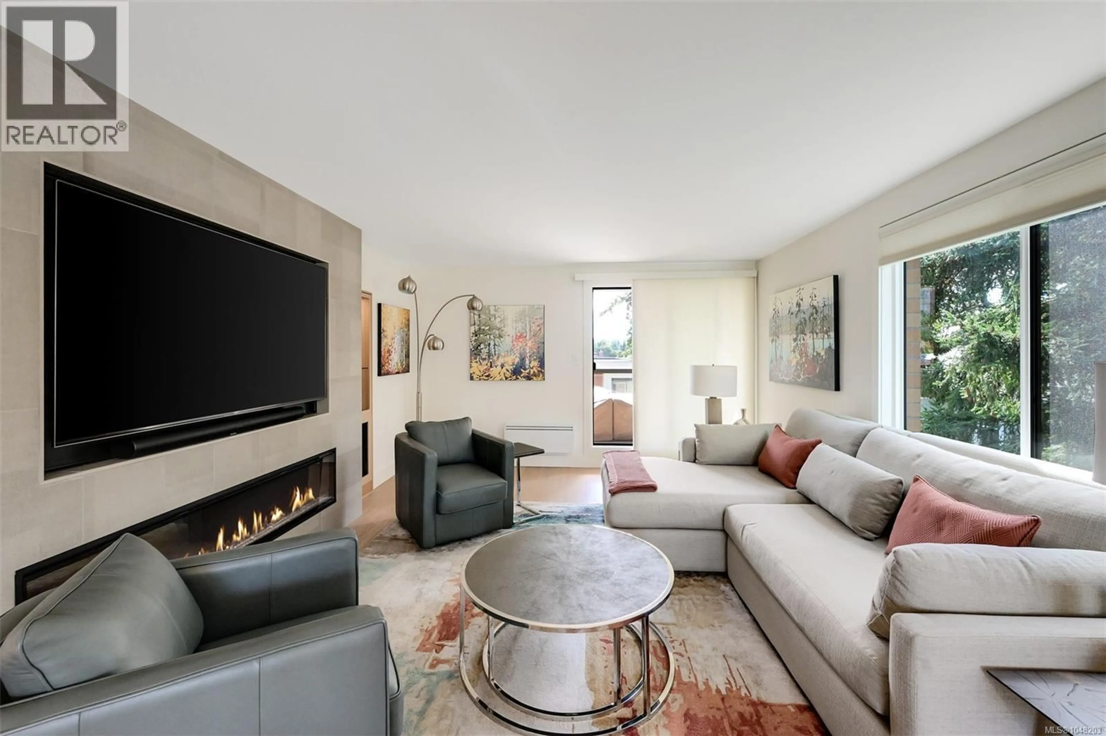 Living room with furniture, unknown for 302 - 1280 NEWPORT AVENUE, Oak Bay British Columbia V8S5E7