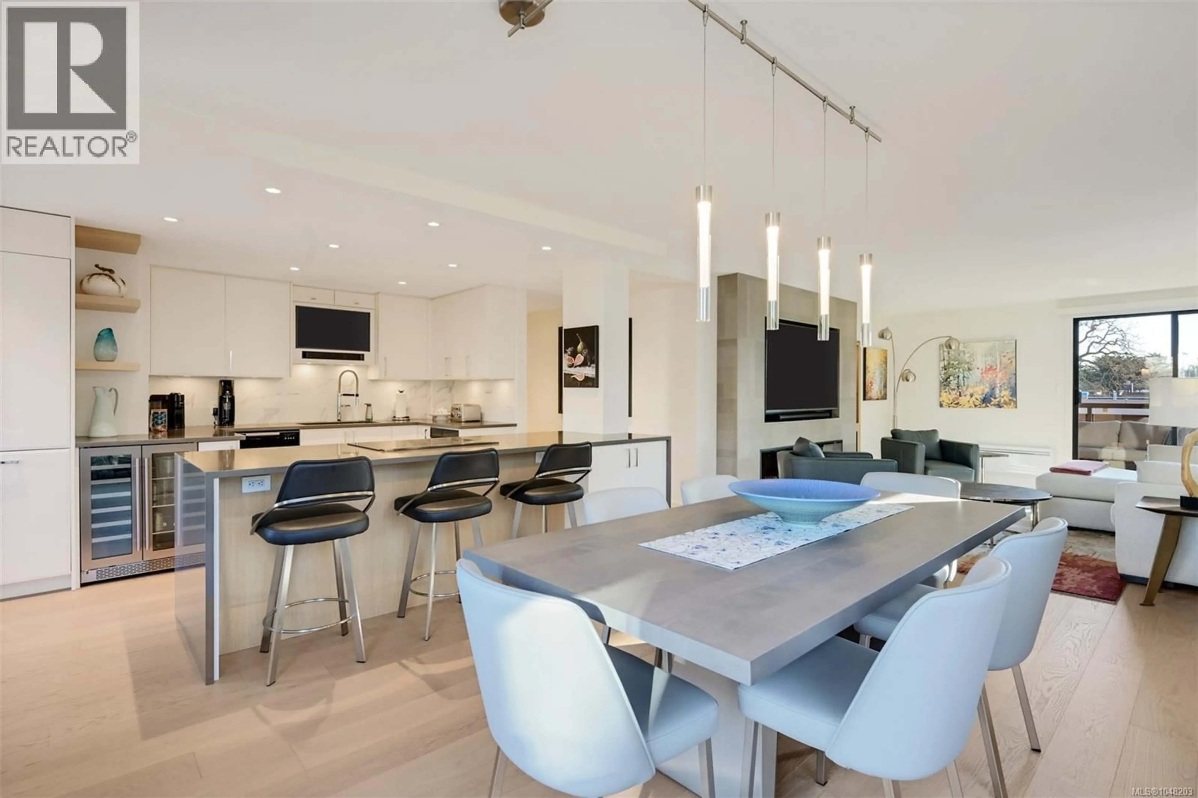 Open concept kitchen, unknown for 302 - 1280 NEWPORT AVENUE, Oak Bay British Columbia V8S5E7