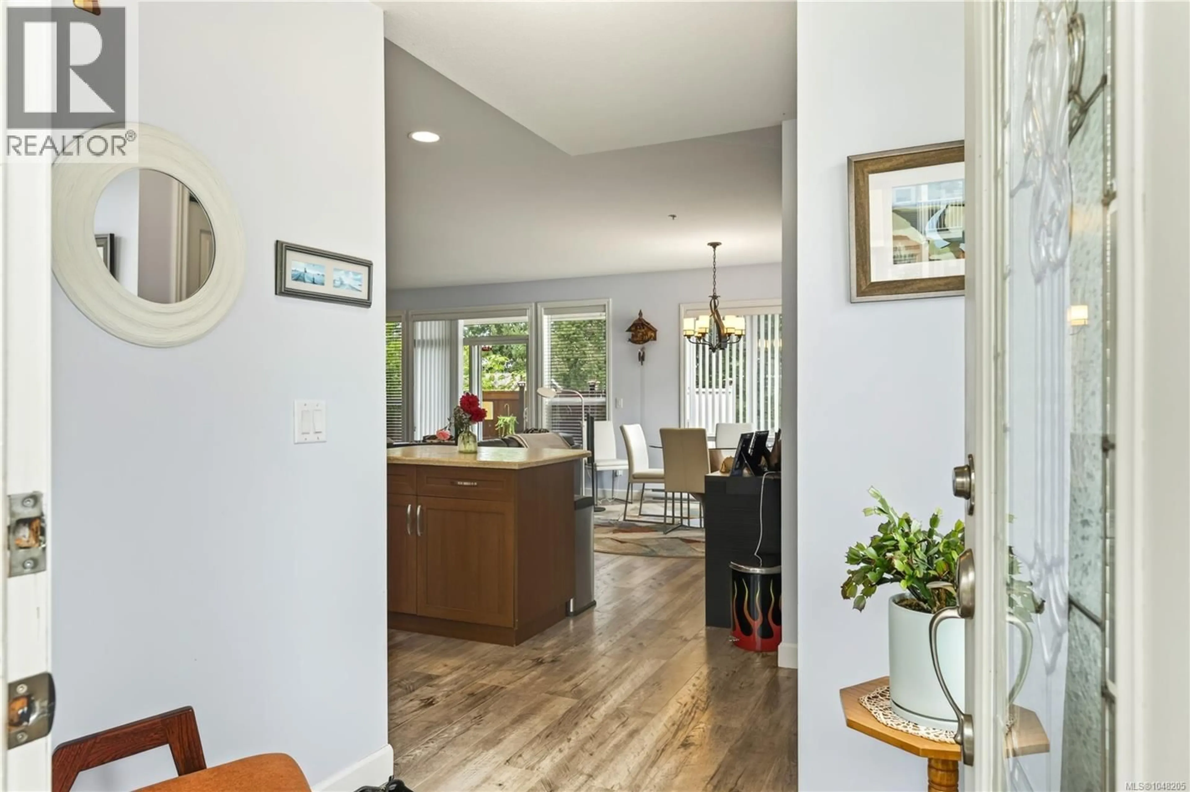 Indoor entryway for 110 - 830 VARSITY WAY, Nanaimo British Columbia V9R0A4