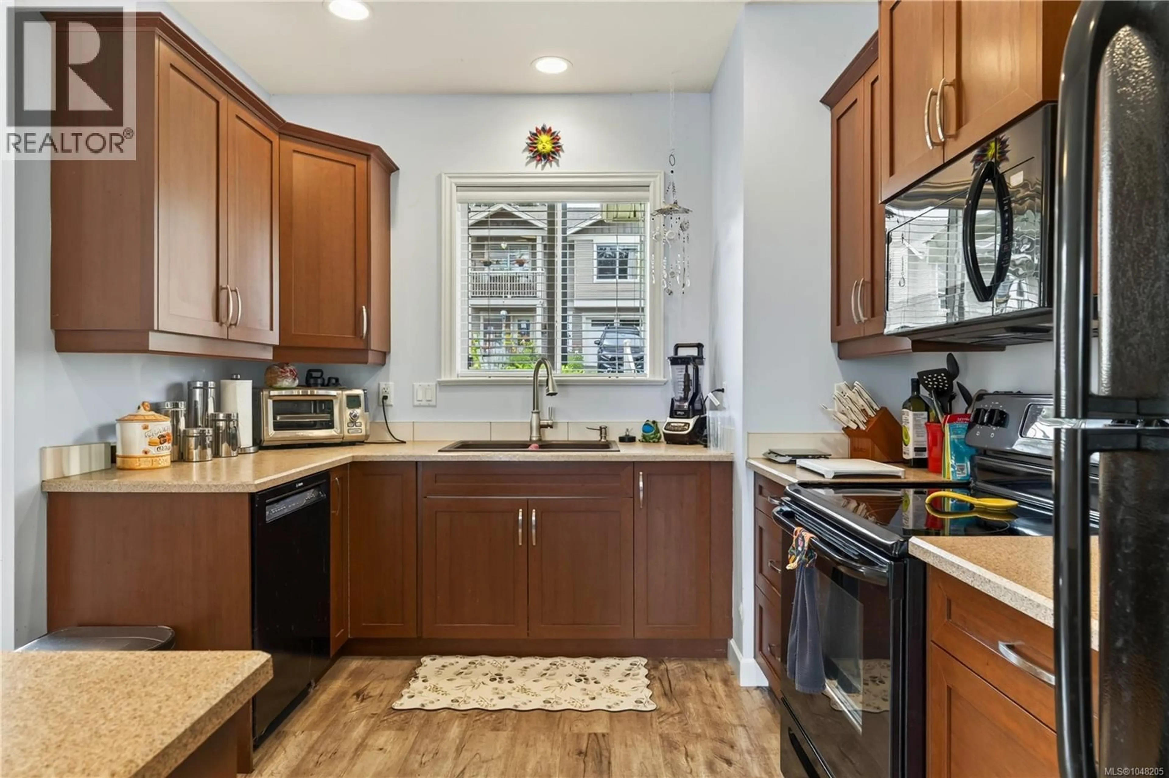 Standard kitchen, unknown for 110 - 830 VARSITY WAY, Nanaimo British Columbia V9R0A4