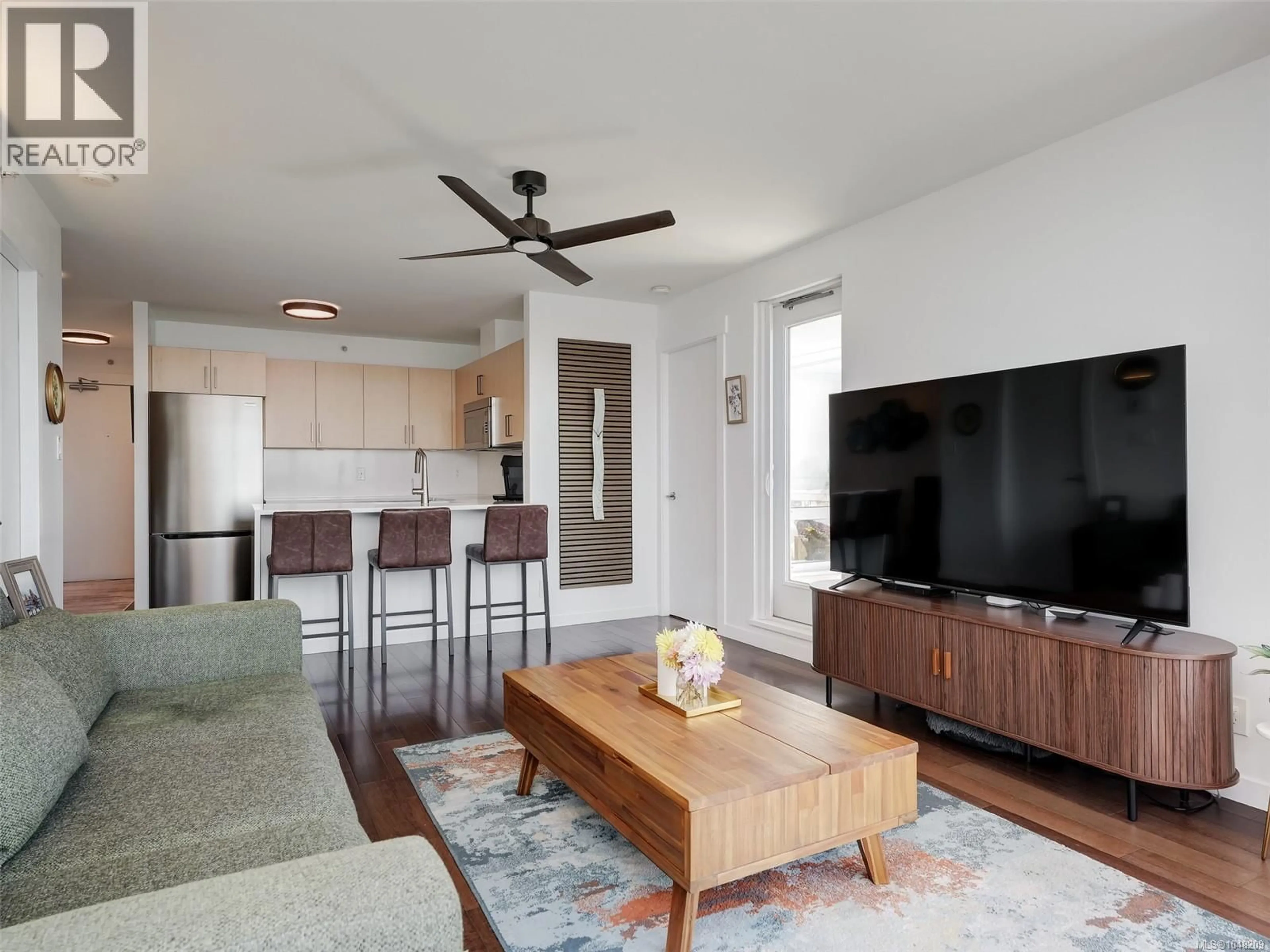 Living room with furniture, unknown for 1408 - 751 FAIRFIELD ROAD, Victoria British Columbia V8W4A4