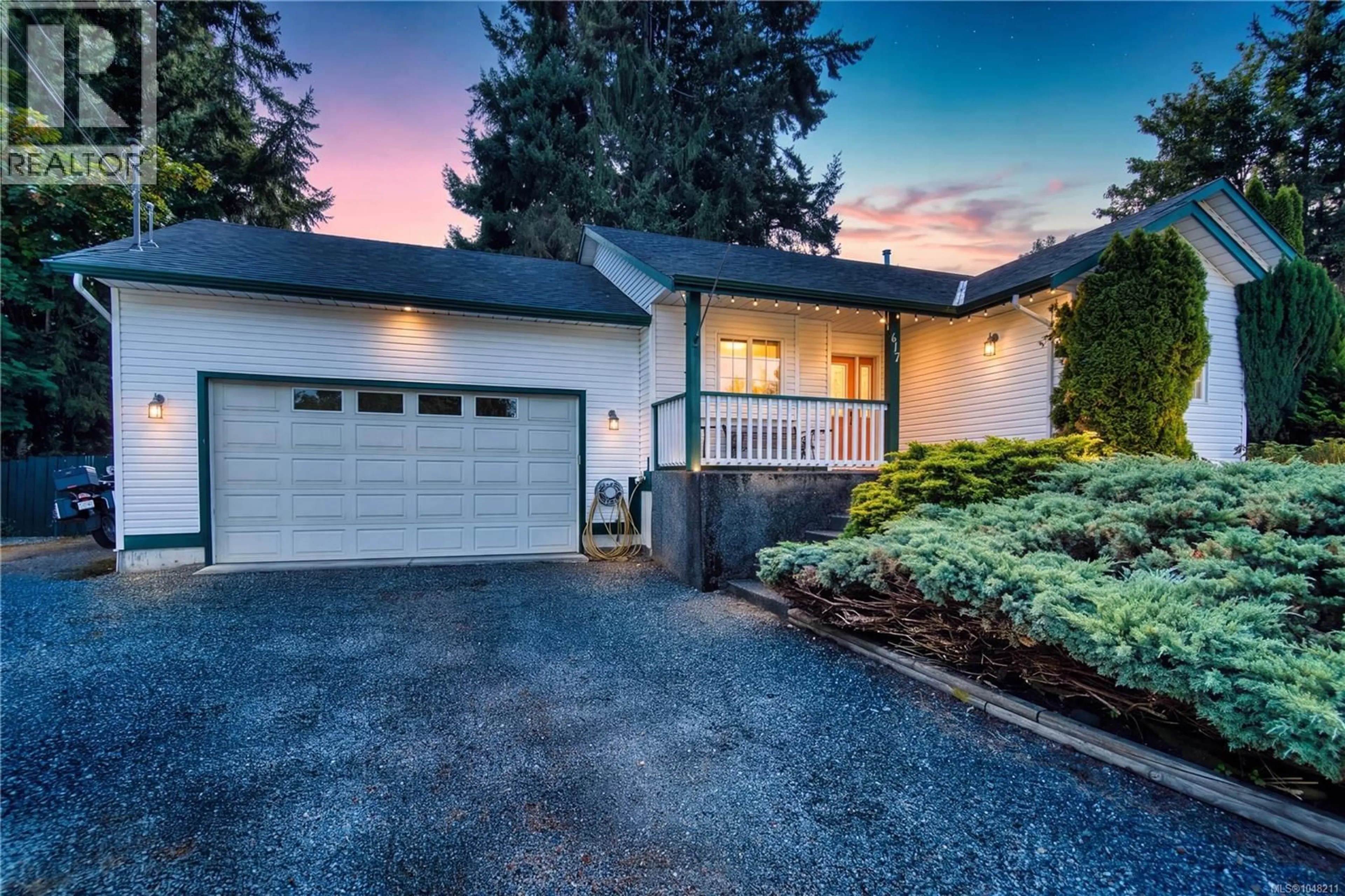 Home with vinyl exterior material, street for 617 TAYLOR CRESCENT, Ladysmith British Columbia V9G1P8