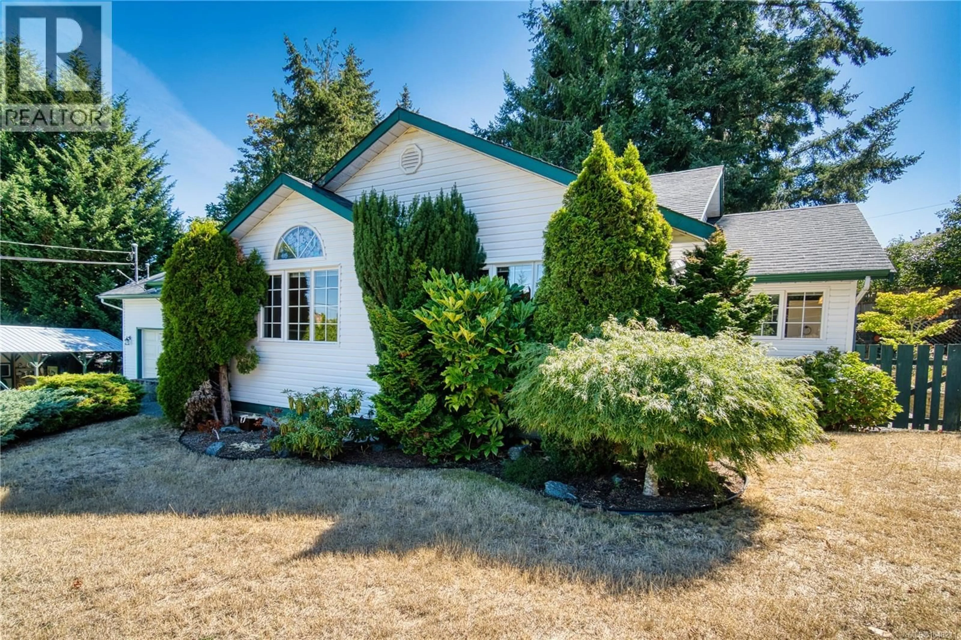 A pic from outside/outdoor area/front of a property/back of a property/a pic from drone, street for 617 TAYLOR CRESCENT, Ladysmith British Columbia V9G1P8