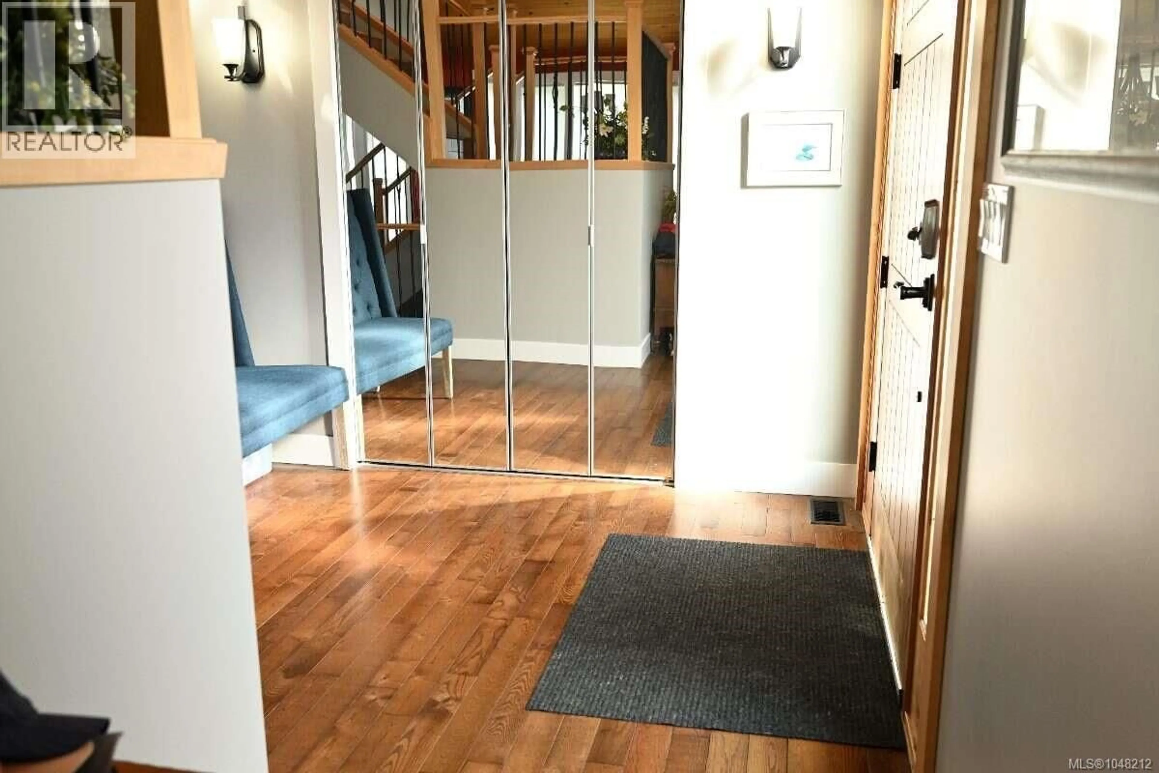 Indoor entryway for 2625 STREAMSIDE PLACE, Mill Bay British Columbia V0R2P2