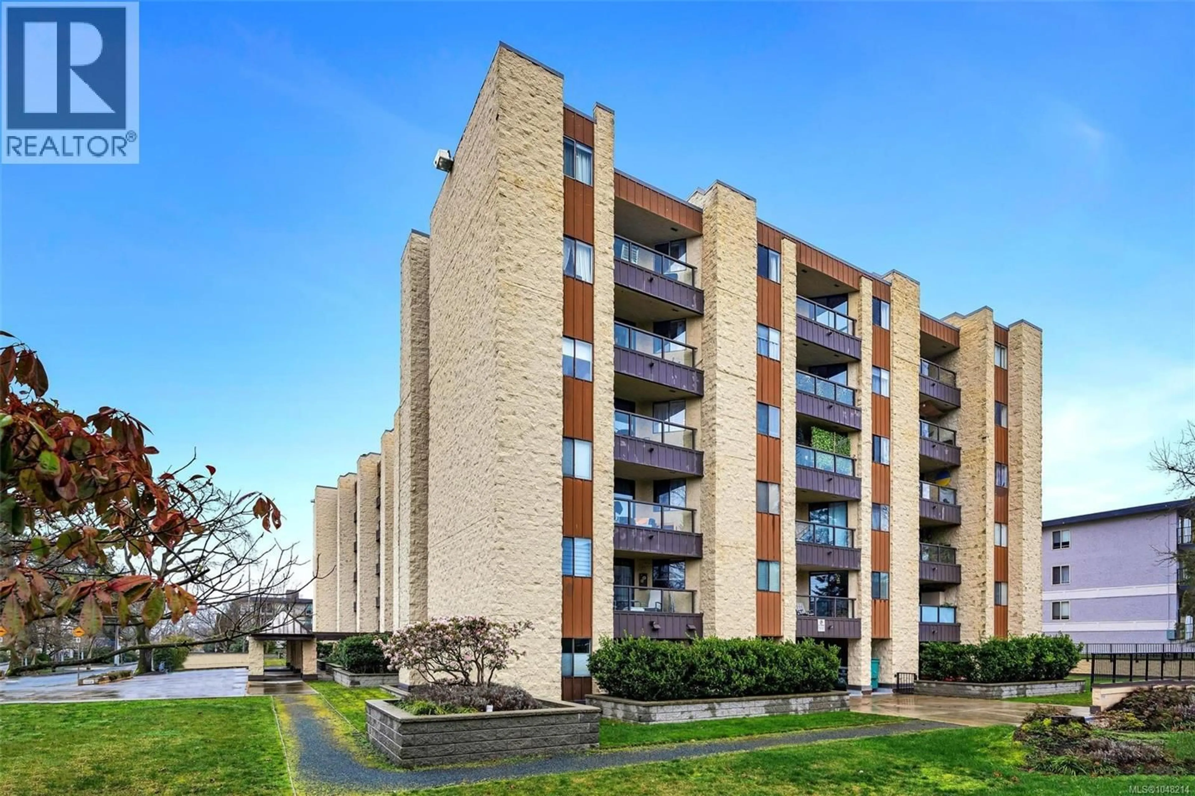 Patio, building for 206 - 1745 LEIGHTON ROAD, Victoria British Columbia V8R6R6