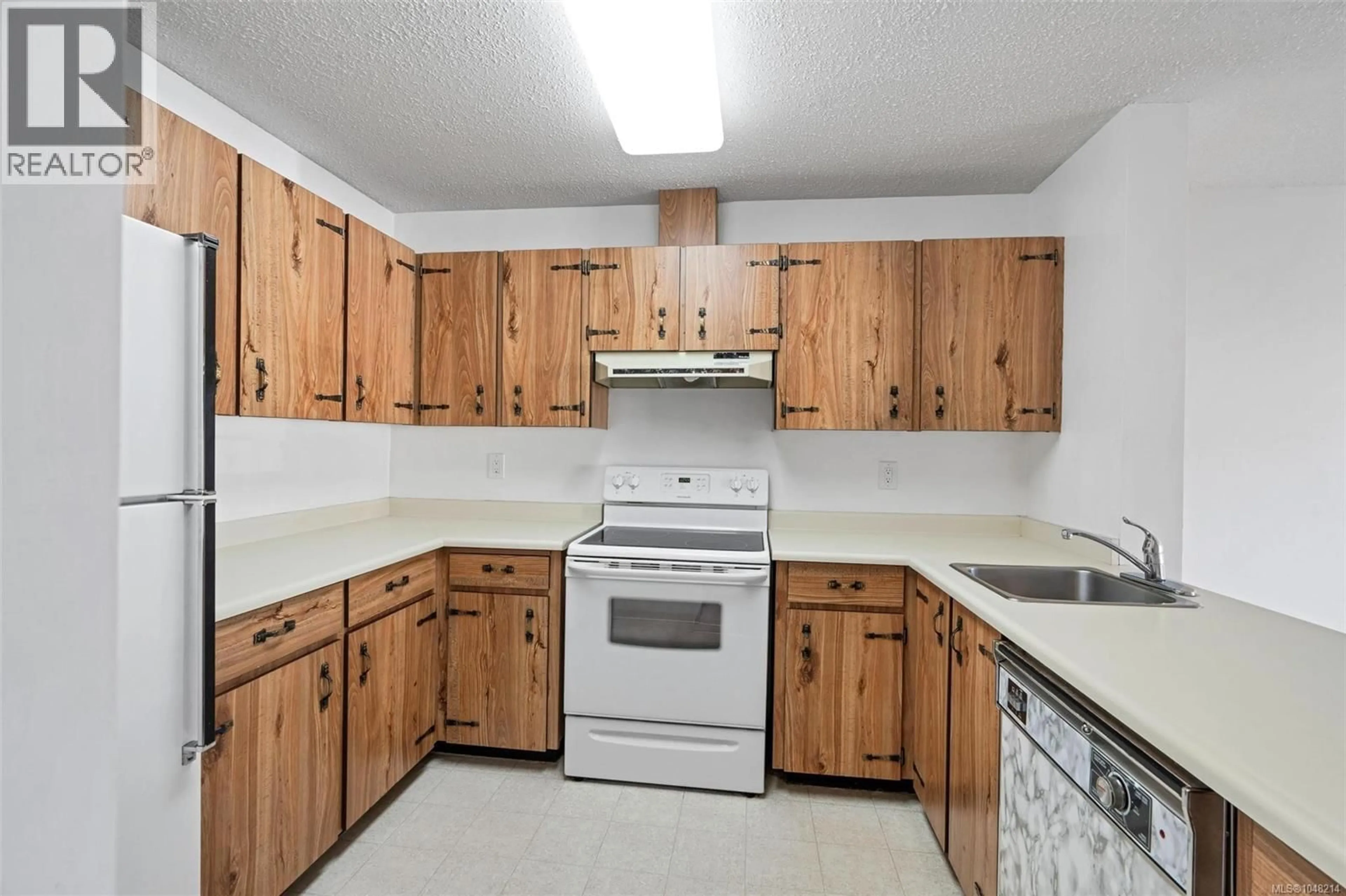 Standard kitchen, unknown for 206 - 1745 LEIGHTON ROAD, Victoria British Columbia V8R6R6