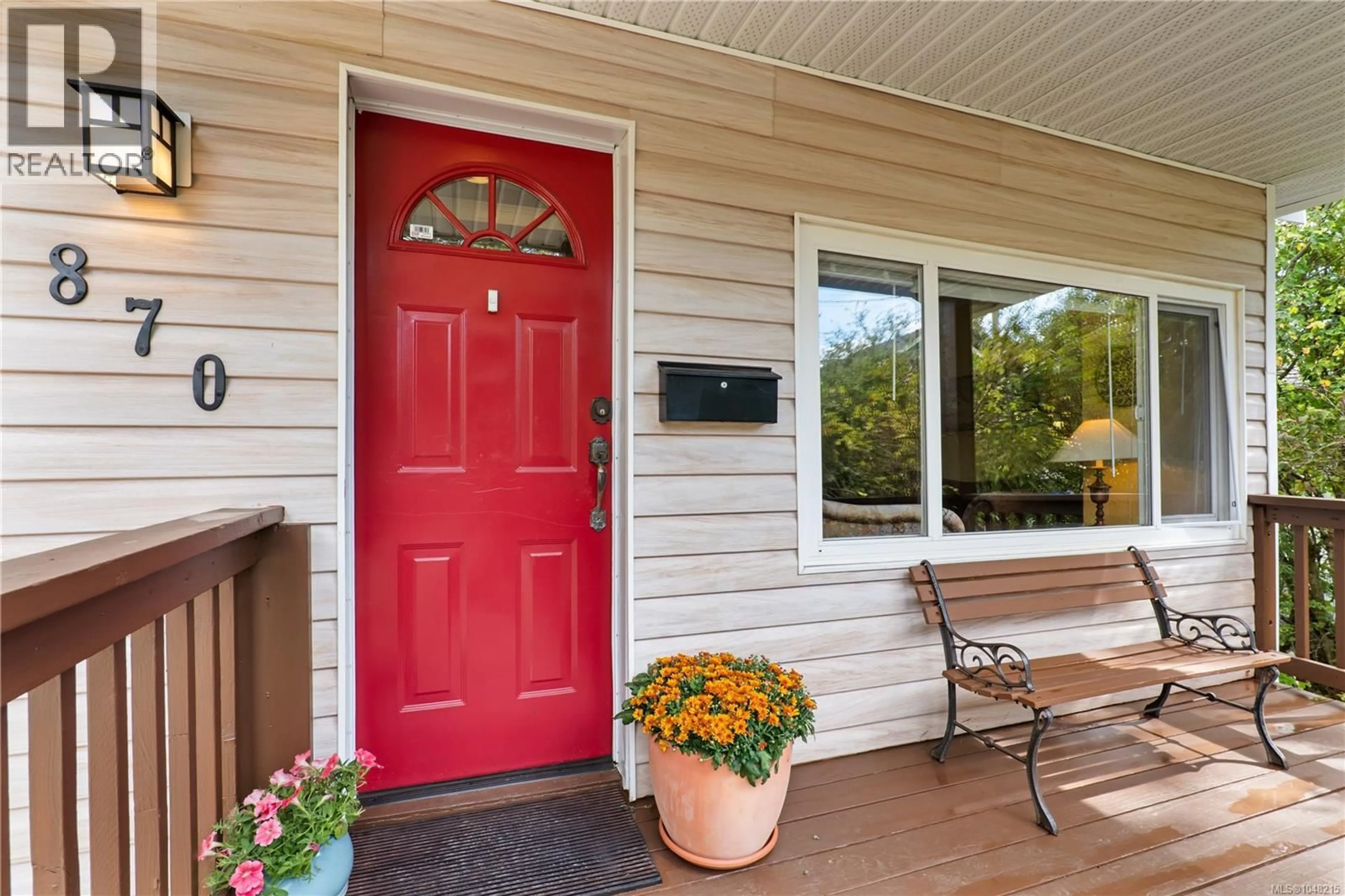 Home with vinyl exterior material, street for 870 BRETT AVENUE, Saanich British Columbia V8X2Z6