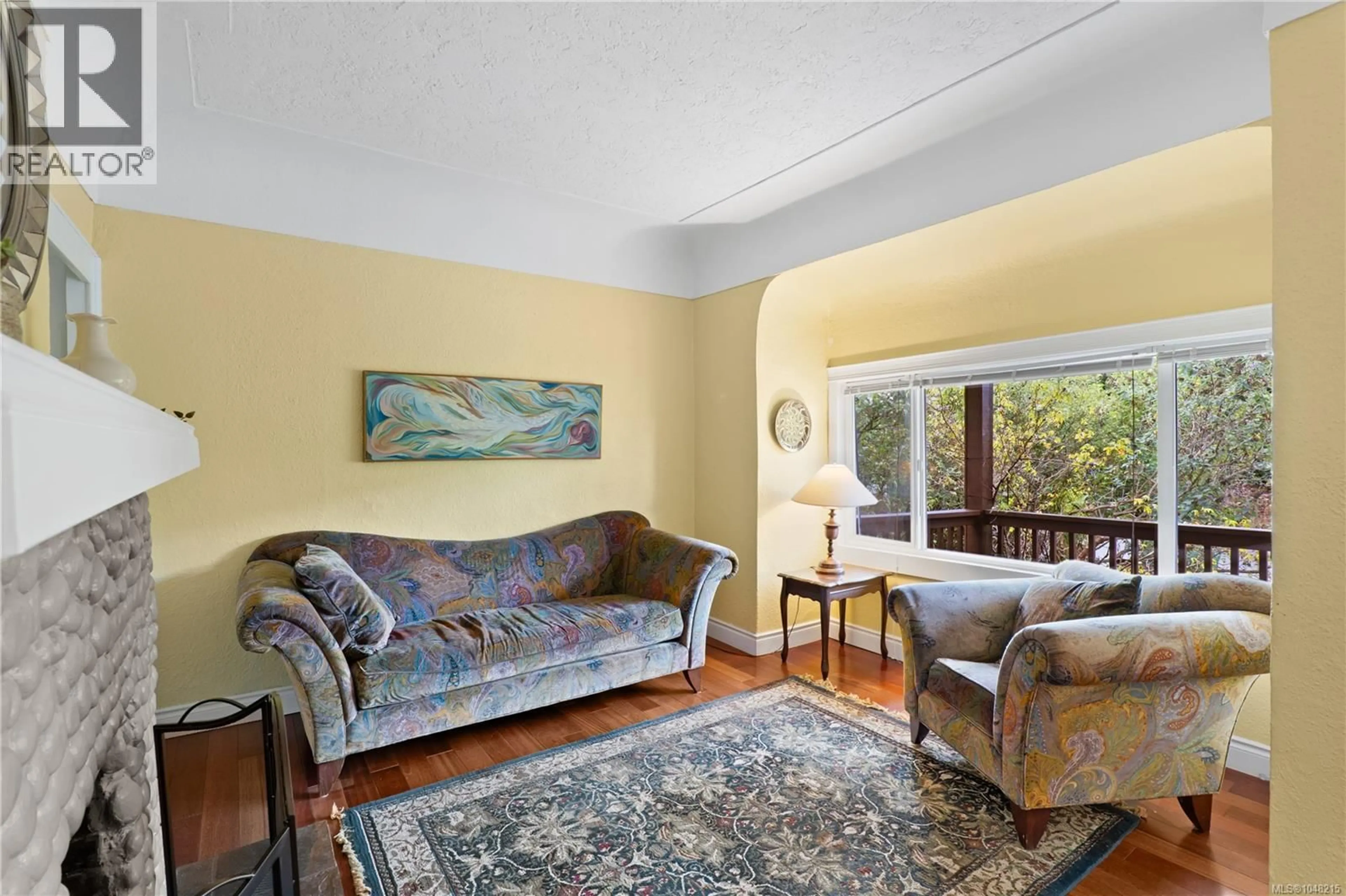 Living room with furniture, unknown for 870 BRETT AVENUE, Saanich British Columbia V8X2Z6