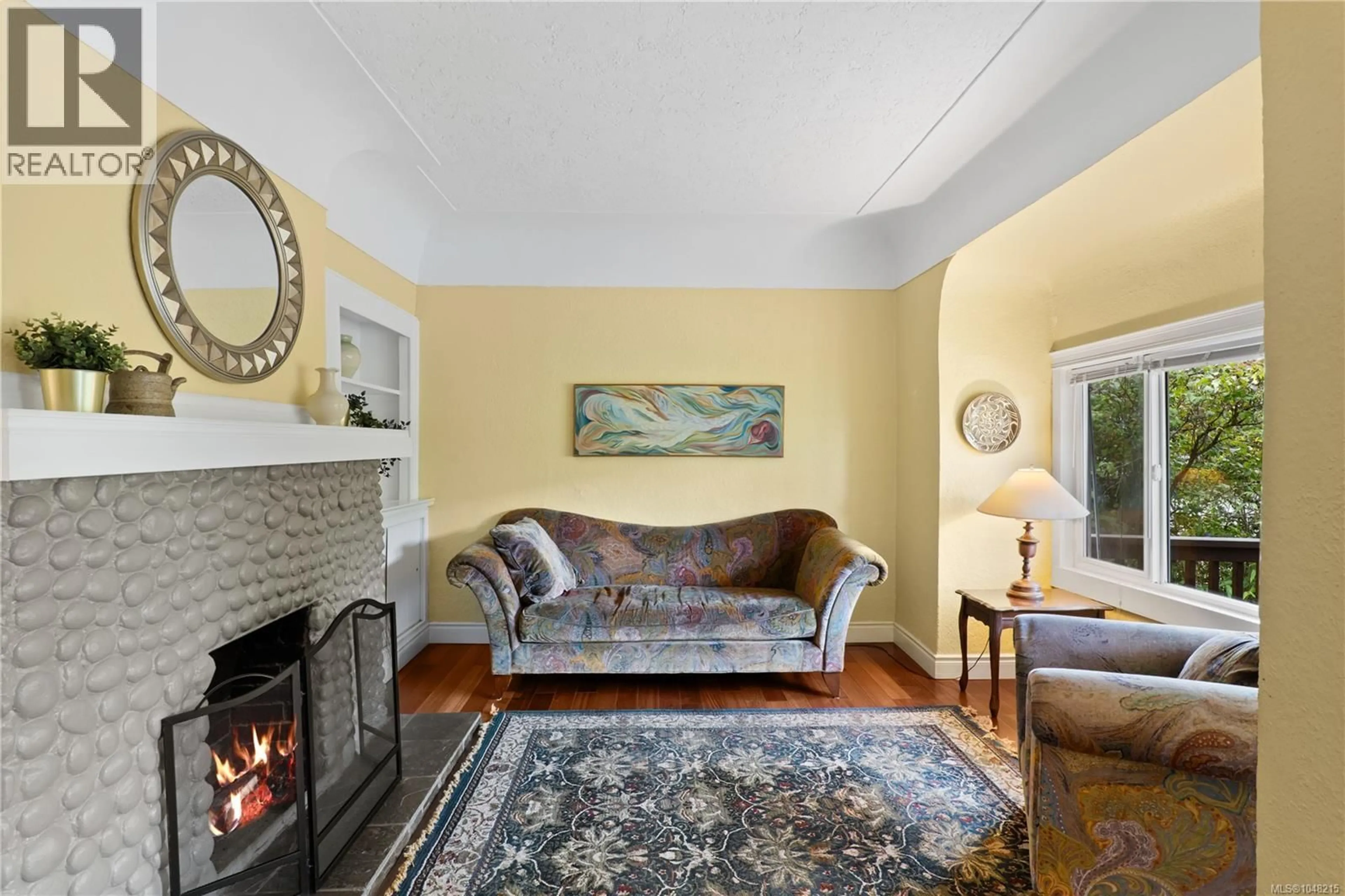 Living room with furniture, unknown for 870 BRETT AVENUE, Saanich British Columbia V8X2Z6