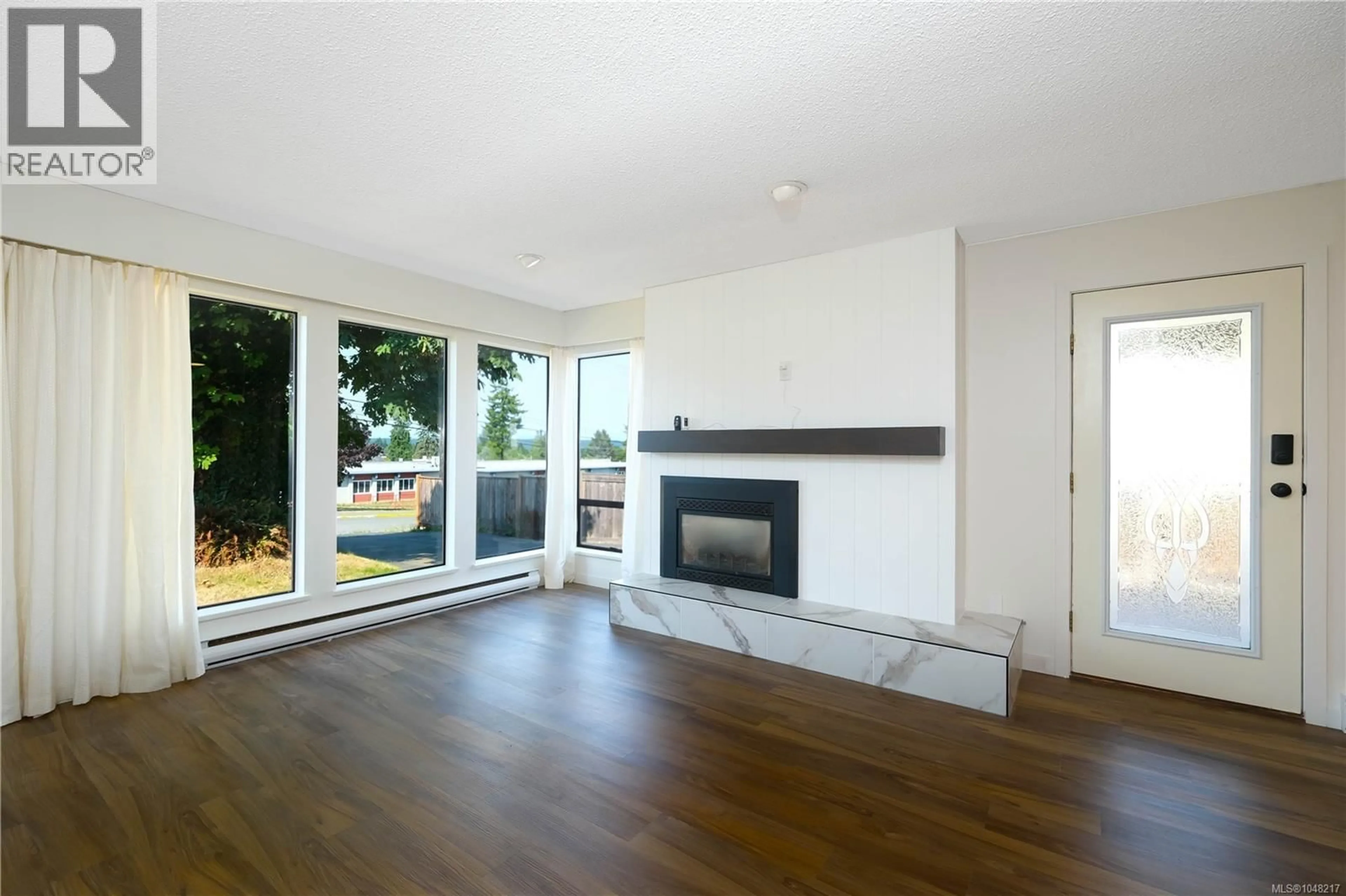 Living room with furniture, wood/laminate floor for 729 HOLM ROAD, Campbell River British Columbia V9W5R5