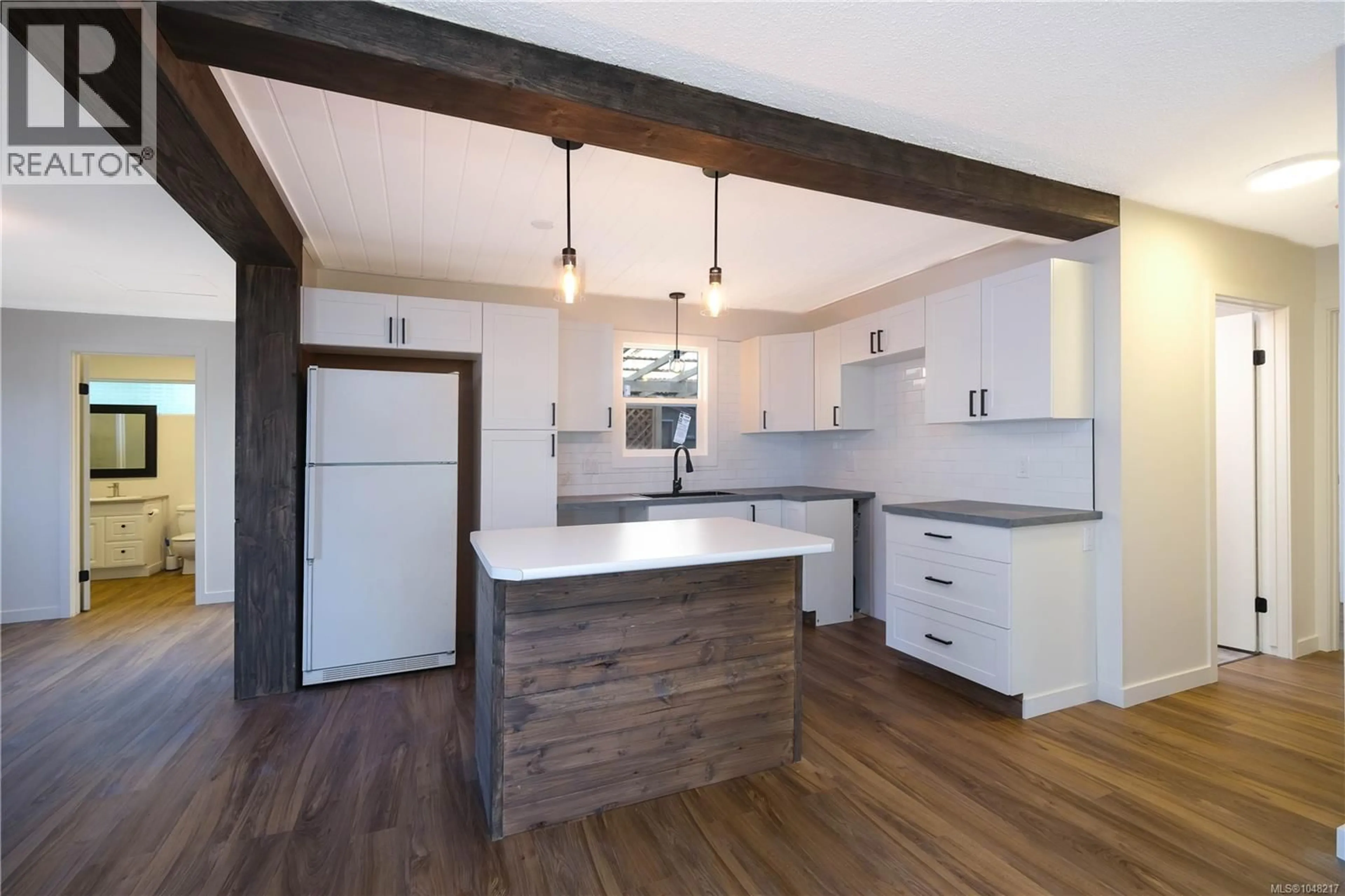 Open concept kitchen, wood/laminate floor for 729 HOLM ROAD, Campbell River British Columbia V9W5R5