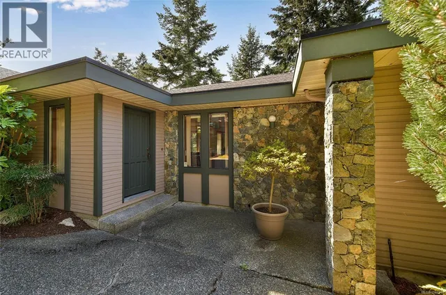 4404 MEADOWOOD PLACE, Saanich 2