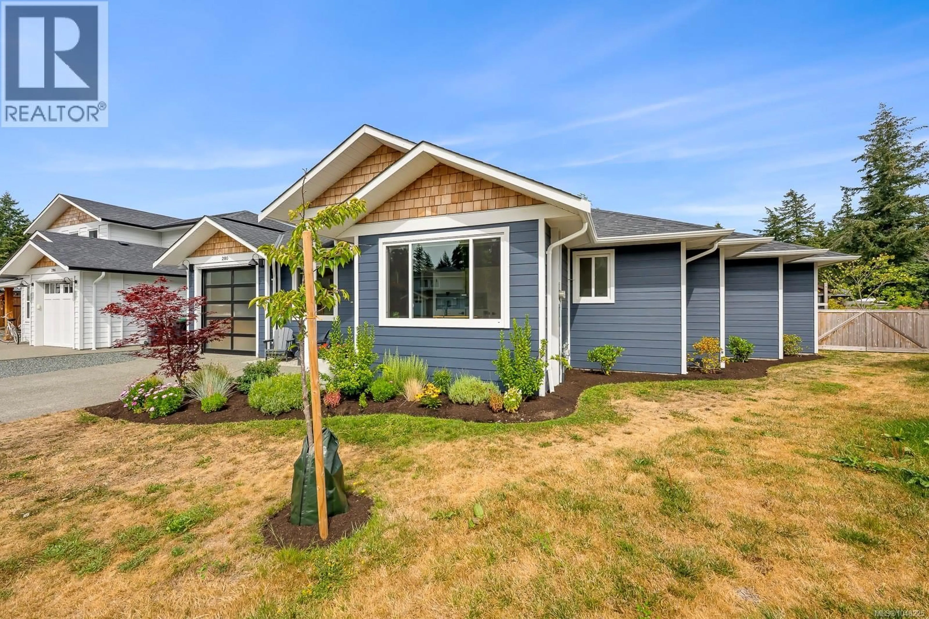 Home with vinyl exterior material, street for 280 WEAVER PLACE, Comox British Columbia V9M0C2