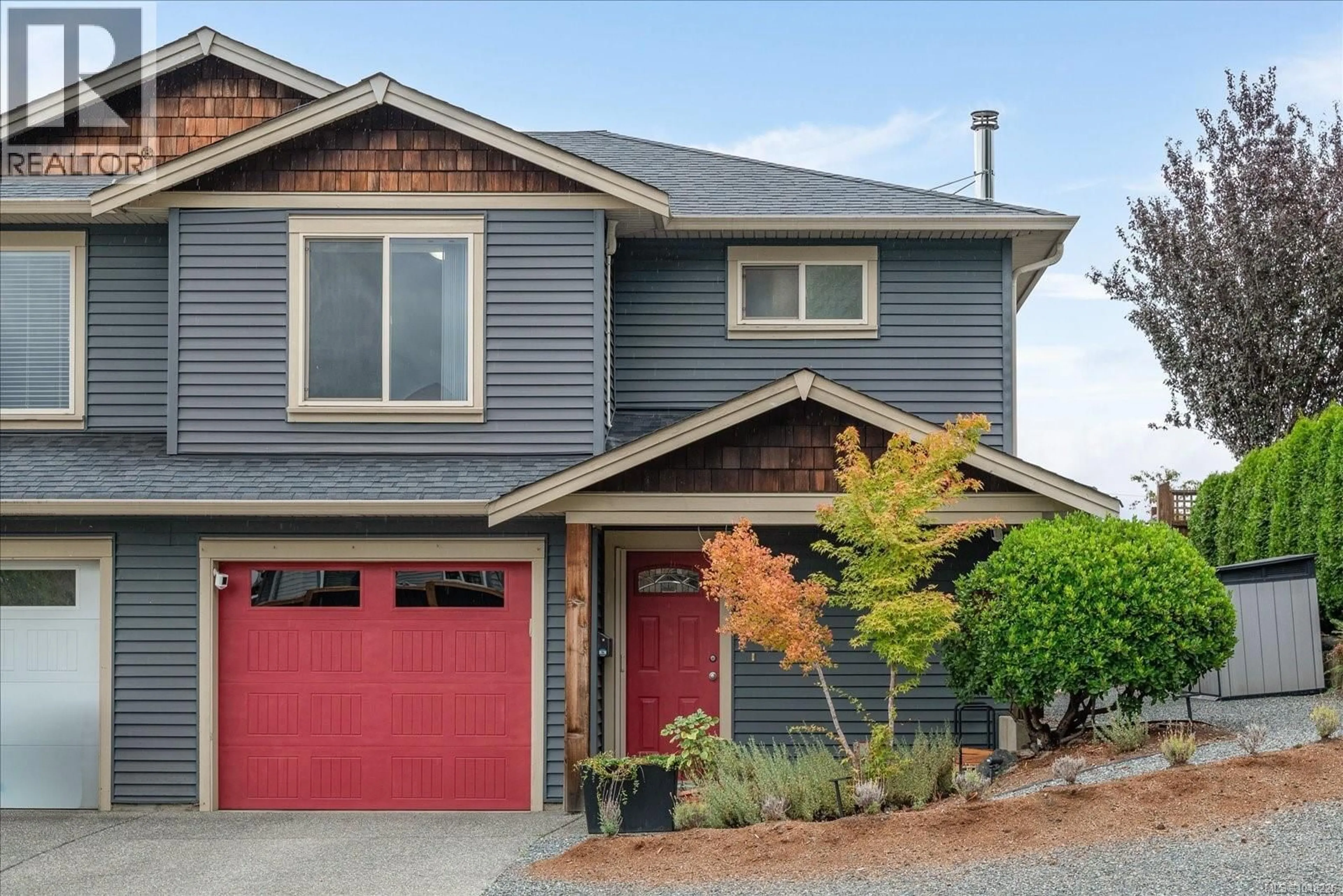 Home with vinyl exterior material, street for 950 KOLBY AVENUE, Nanaimo British Columbia V9R0C2