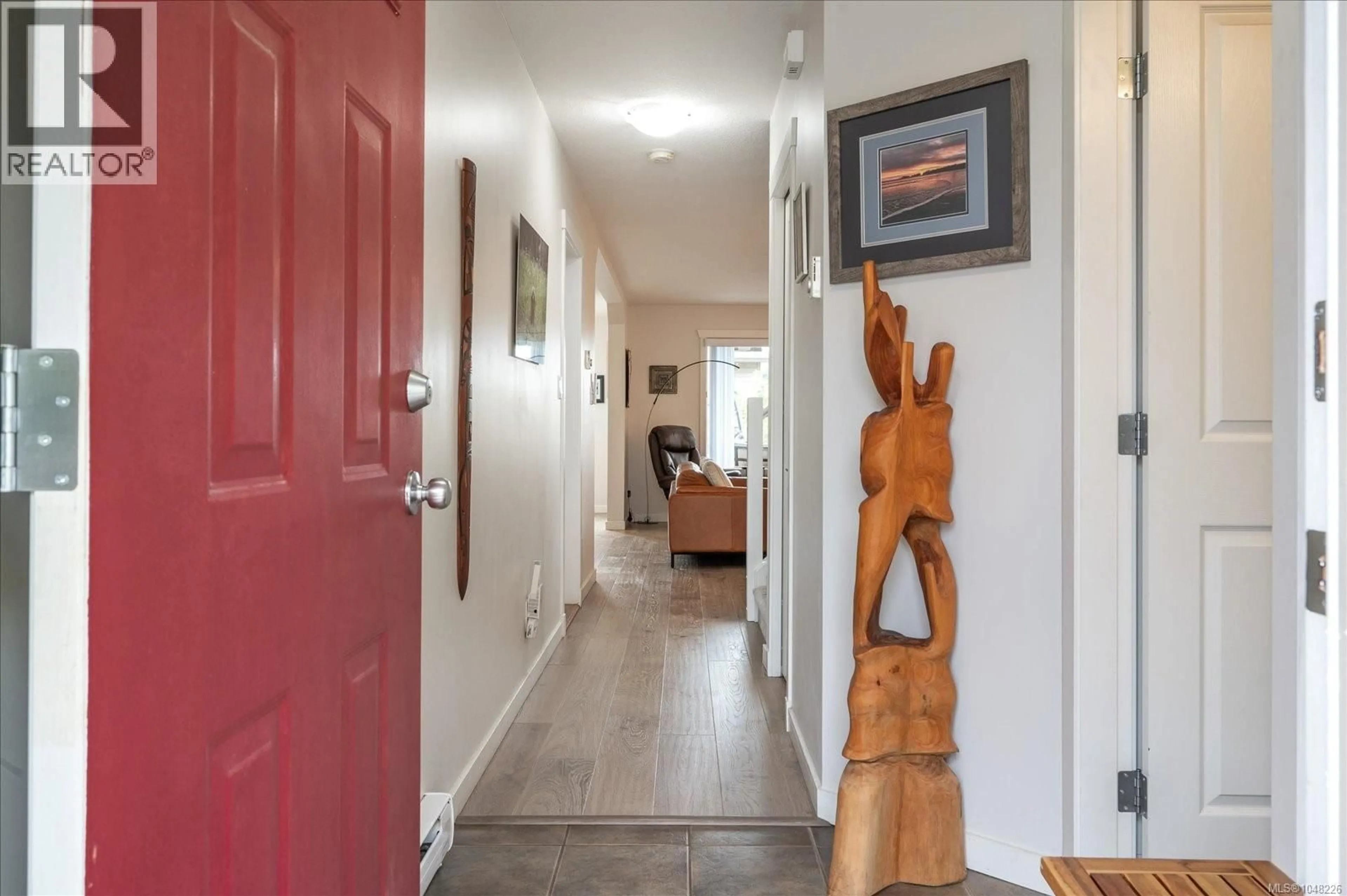 Indoor entryway for 950 KOLBY AVENUE, Nanaimo British Columbia V9R0C2