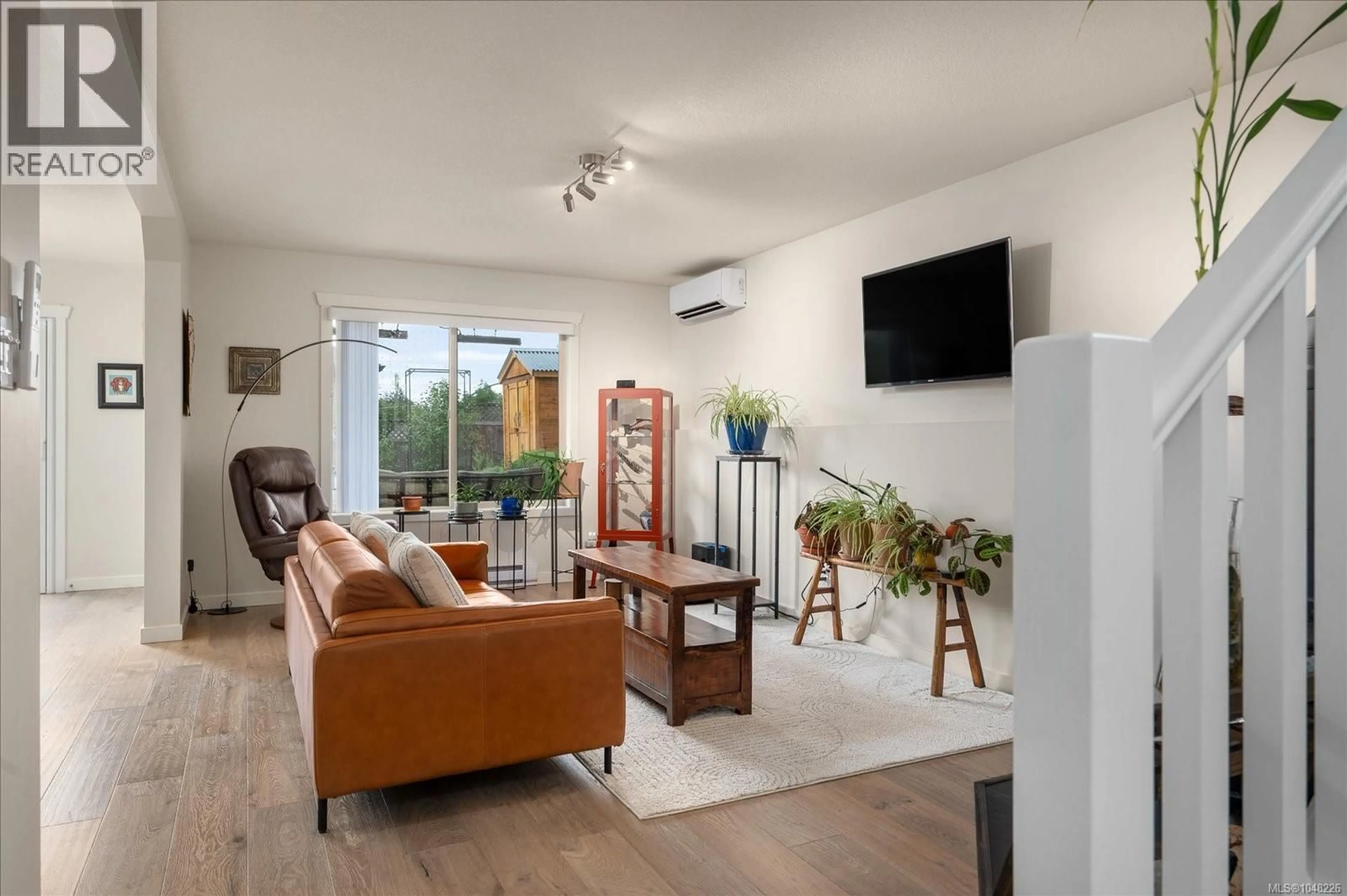 Living room with furniture, unknown for 950 KOLBY AVENUE, Nanaimo British Columbia V9R0C2
