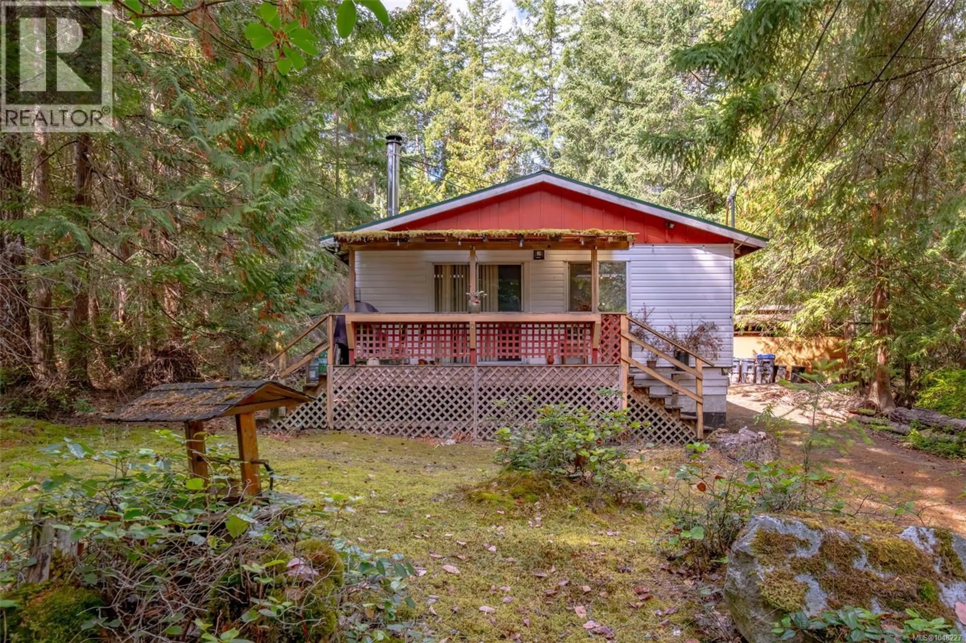 A pic from outside/outdoor area/front of a property/back of a property/a pic from drone, forest/trees view for 925 CARMEN CRESCENT, Gabriola Island British Columbia V0R1X2