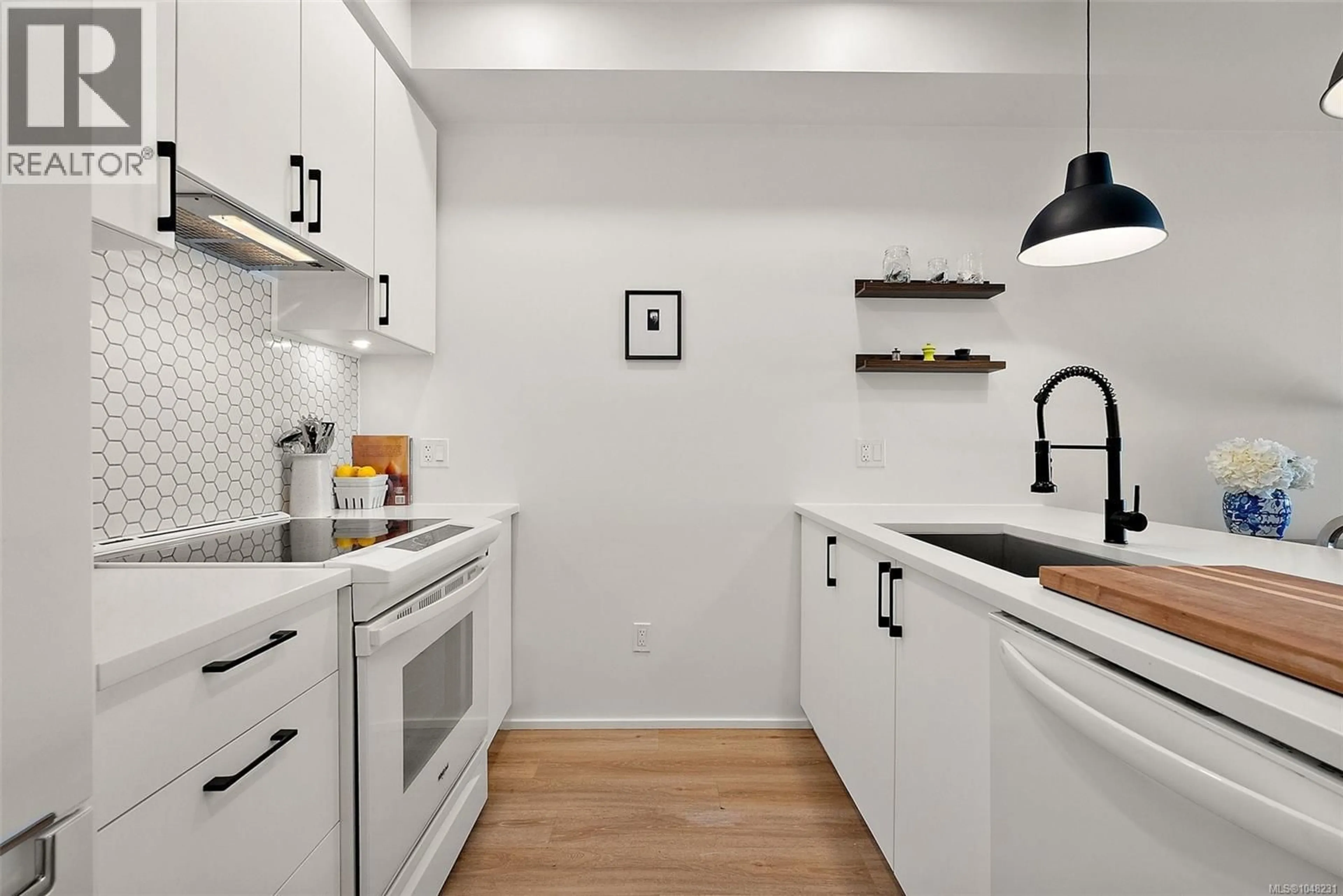 Standard kitchen, ceramic/tile floor for 203 - 2348 BEACON AVENUE, Sidney British Columbia V8L1X3