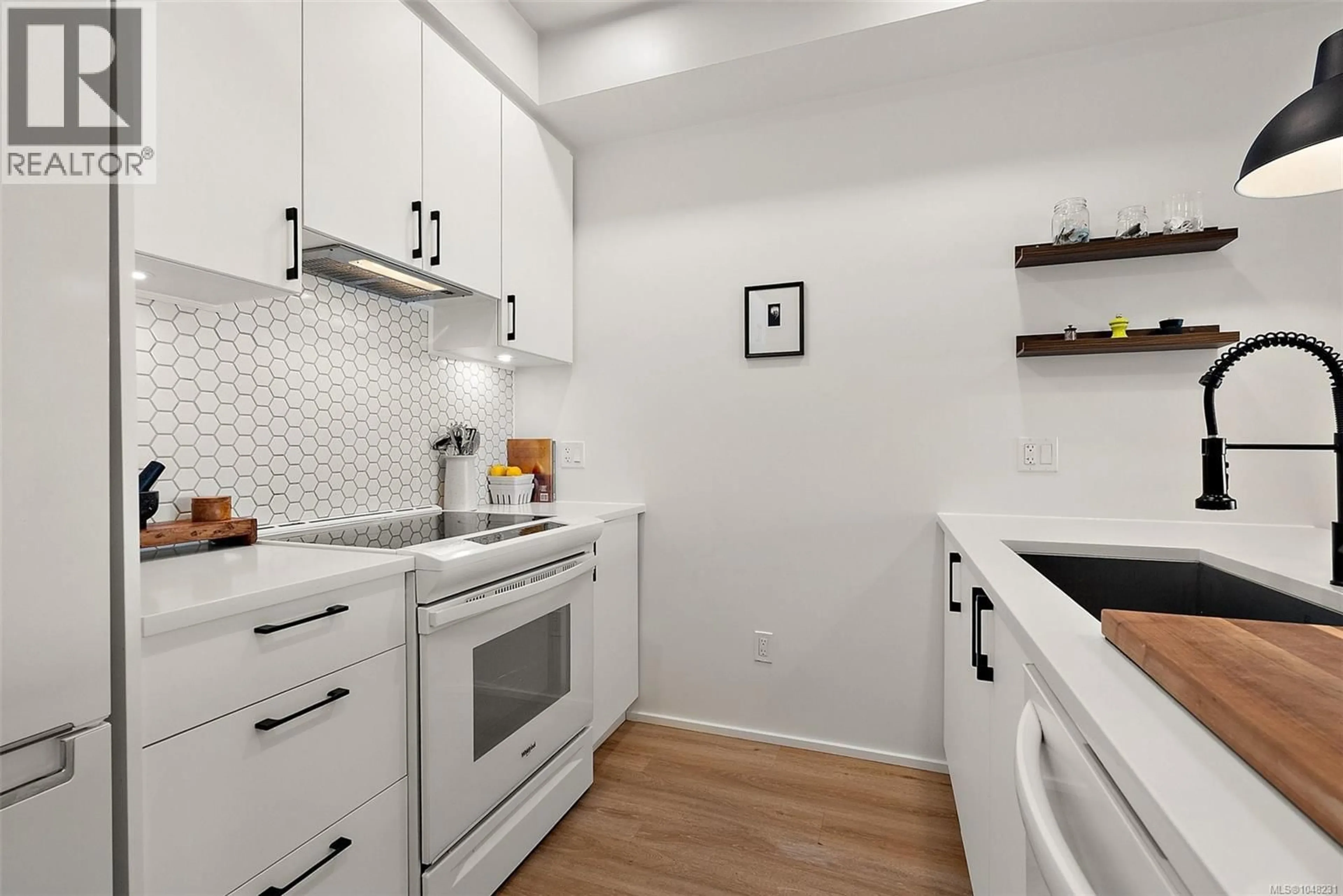 Standard kitchen, unknown for 203 - 2348 BEACON AVENUE, Sidney British Columbia V8L1X3