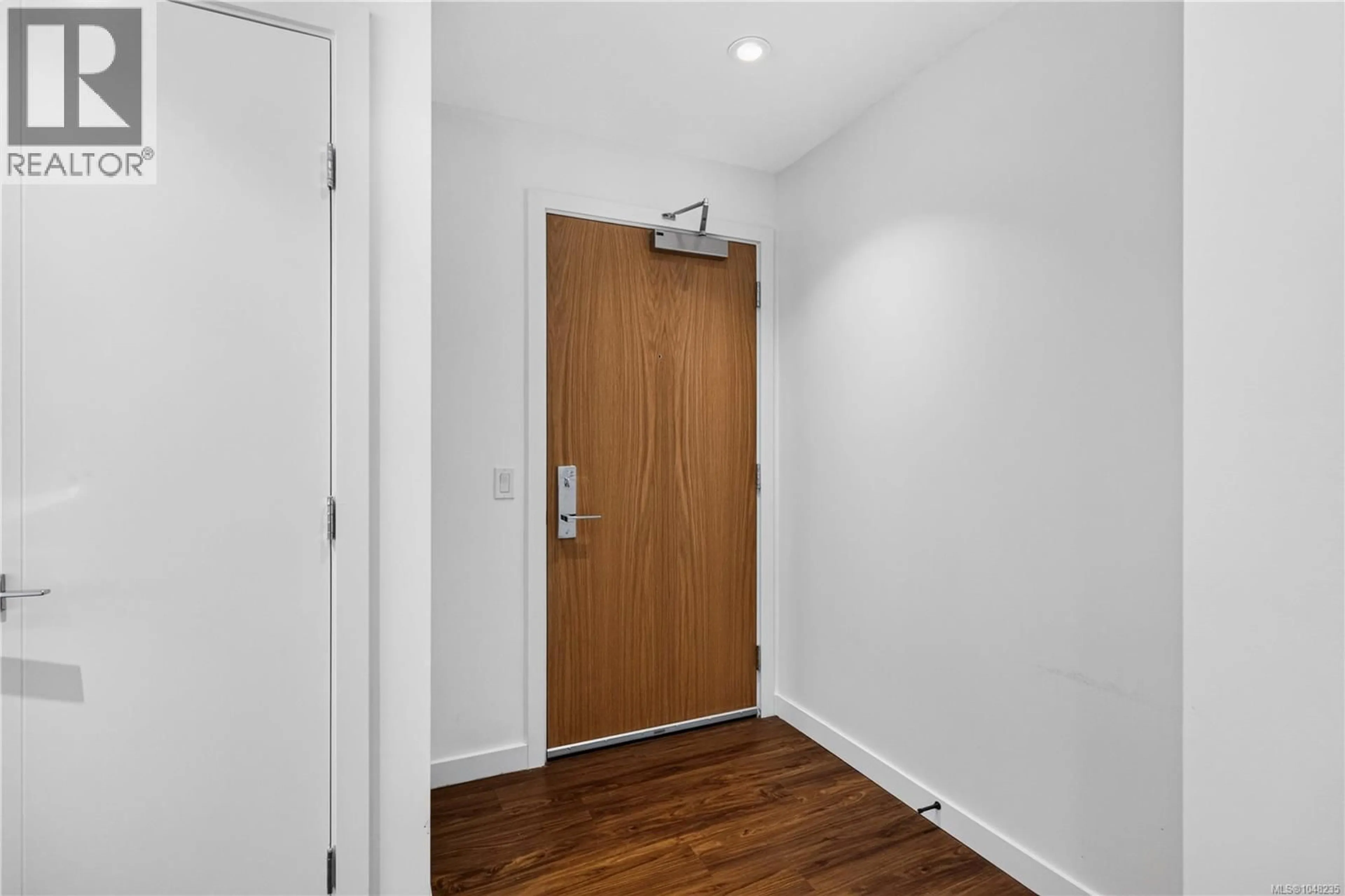 Indoor entryway for 901 - 363 TYEE ROAD, Victoria British Columbia V9A0B5