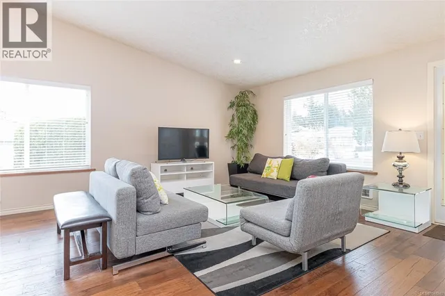 3043 RAYMUR PLACE, Qualicum Beach 4