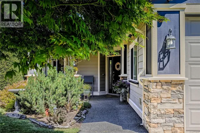 6104 AVERY LANE, Nanaimo 2