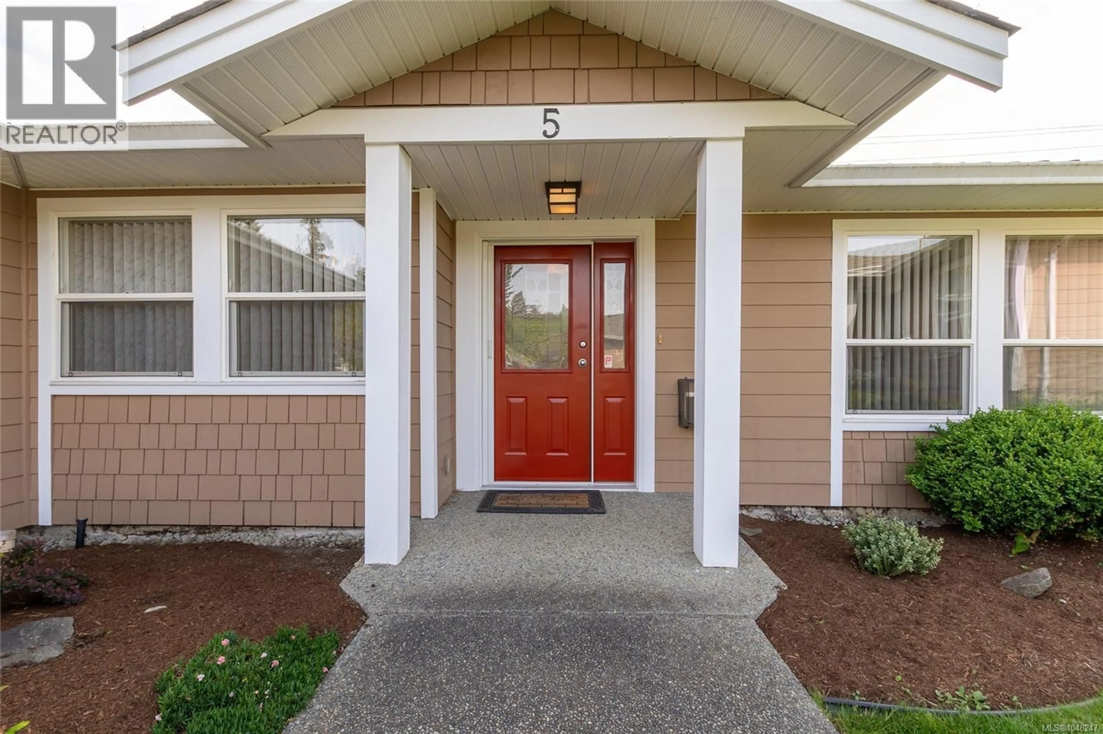 Indoor entryway for 5 - 3101 HERONS WAY, Duncan British Columbia V9L6Z4