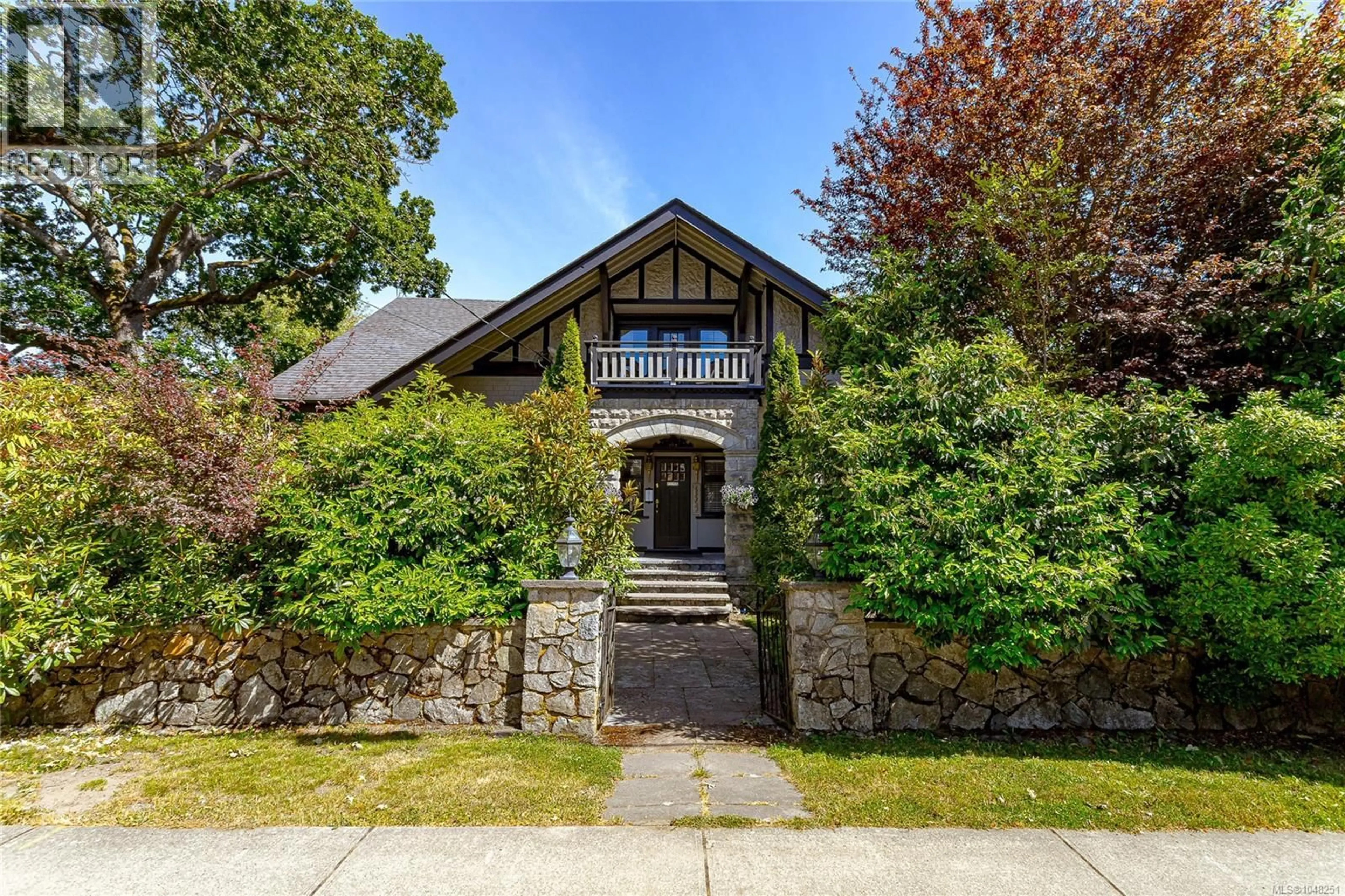 Home with brick exterior material, street for 875 RICHMOND AVENUE, Victoria British Columbia V8S3Z2