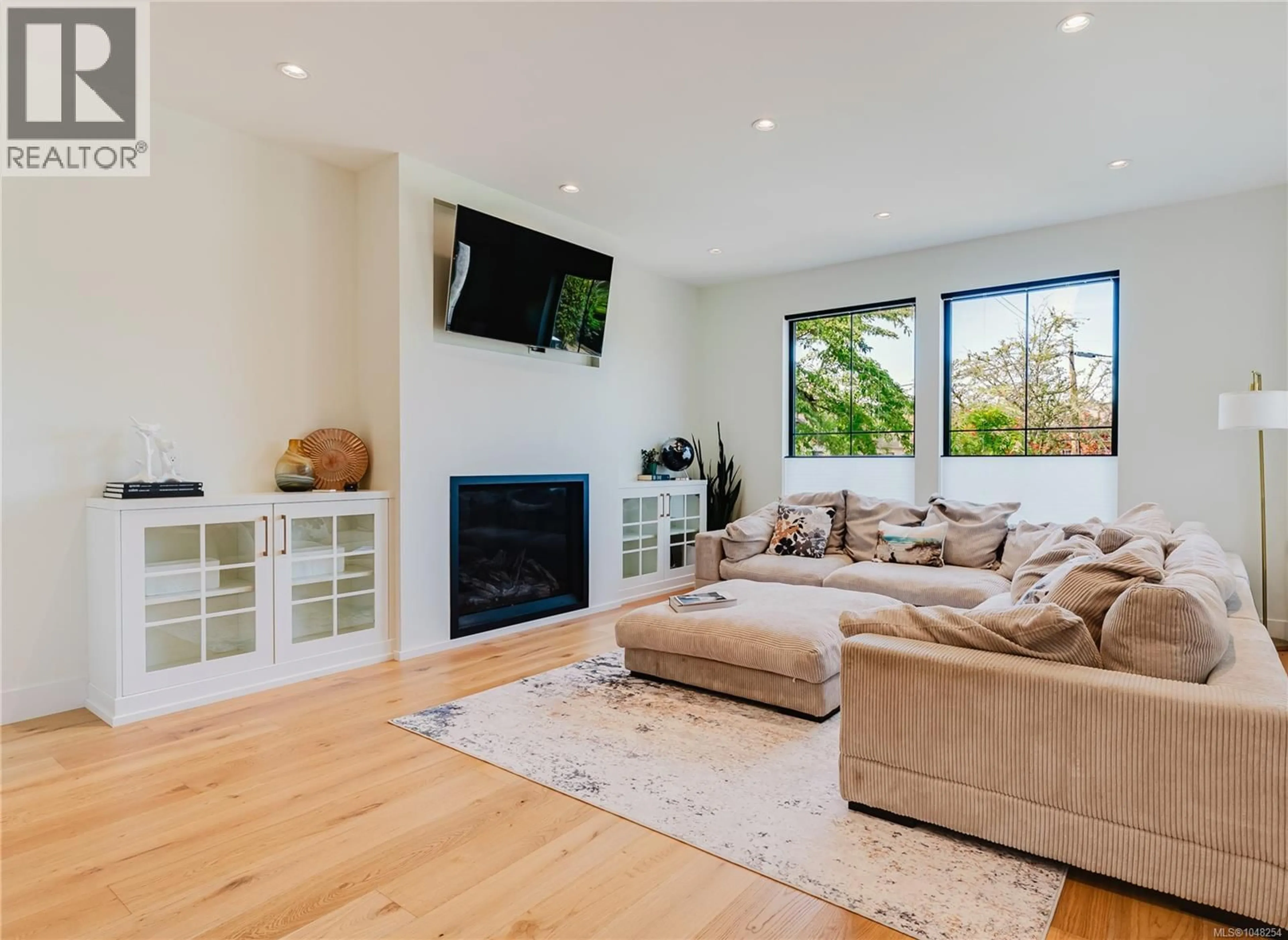 Living room with furniture, wood/laminate floor for 63 BOYD STREET, Victoria British Columbia V8V2C8