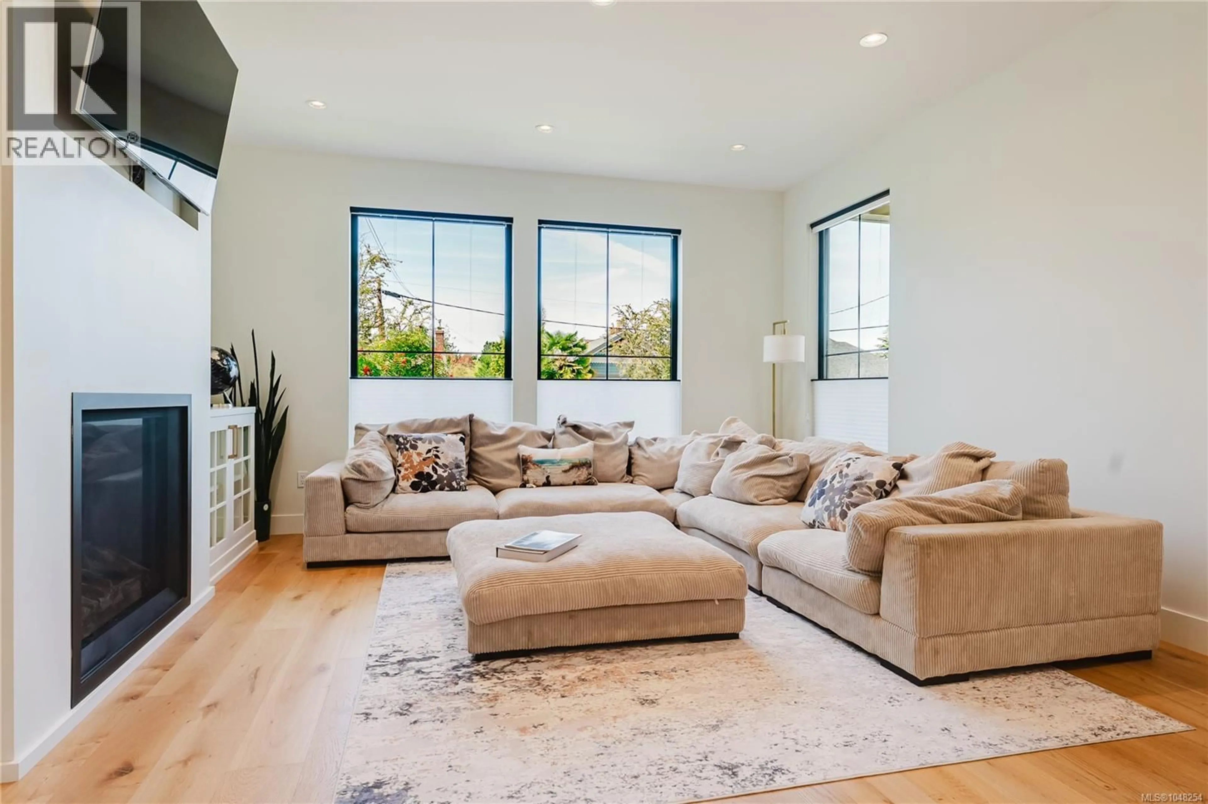 Living room with furniture, unknown for 63 BOYD STREET, Victoria British Columbia V8V2C8
