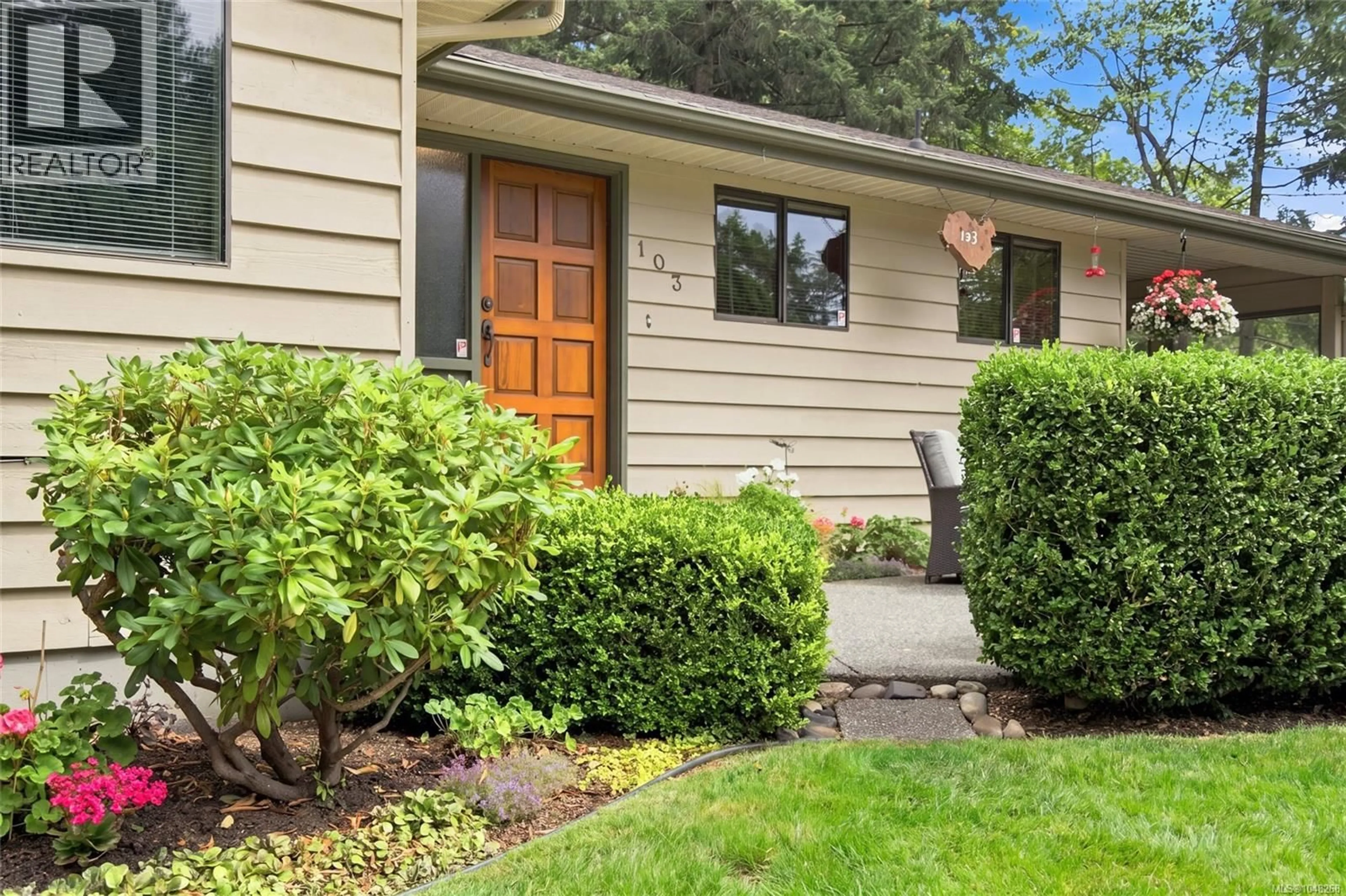 Home with vinyl exterior material, street for 103 GREEN LAKE CRESCENT, Lantzville British Columbia V0R2H0