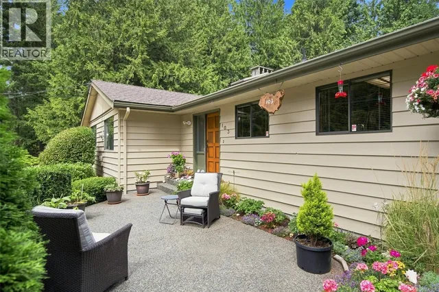 103 GREEN LAKE CRESCENT, Lantzville 5