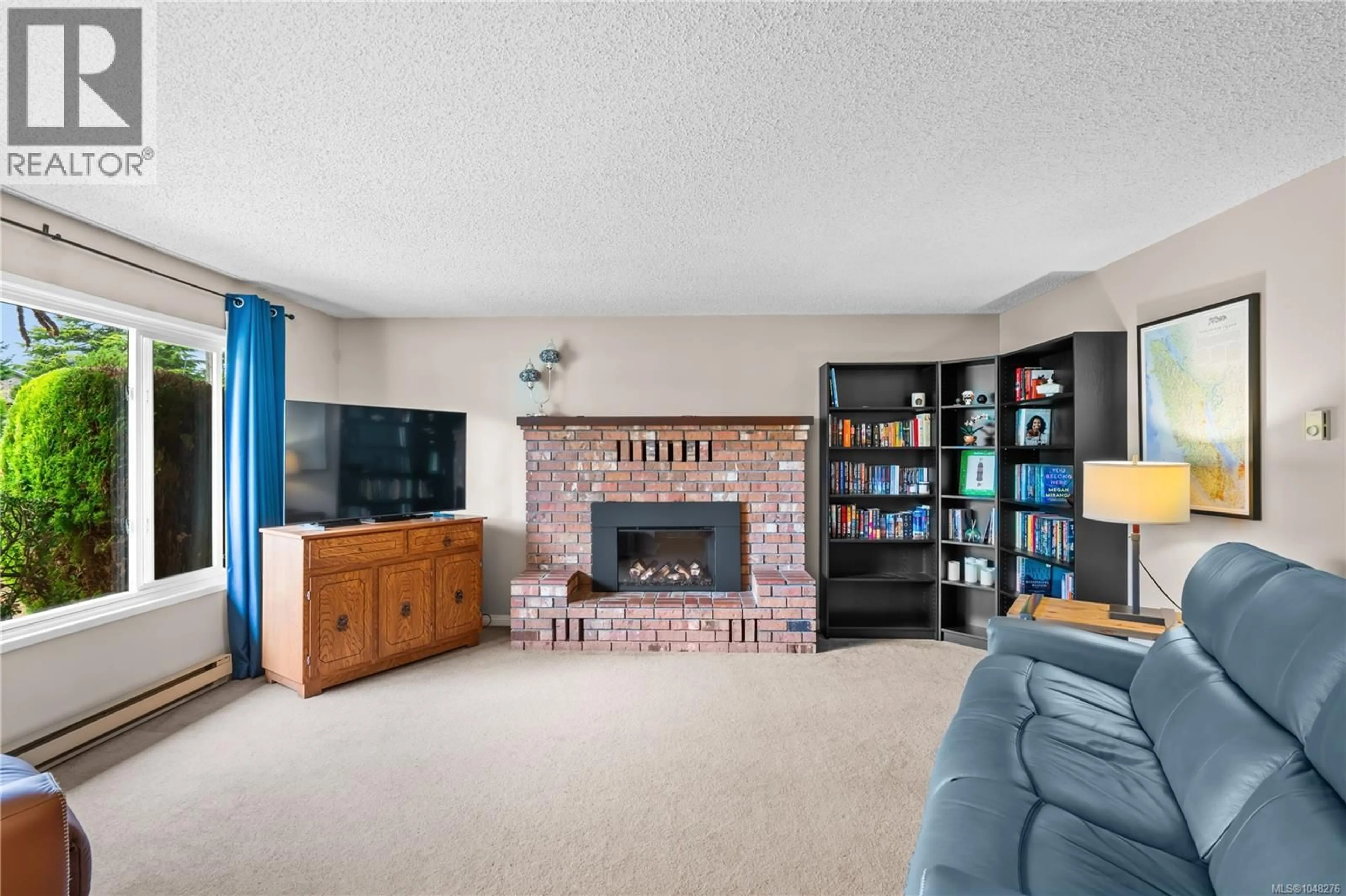 Living room with furniture, unknown for 7703 WALLACE DRIVE, Central Saanich British Columbia V8M1N5