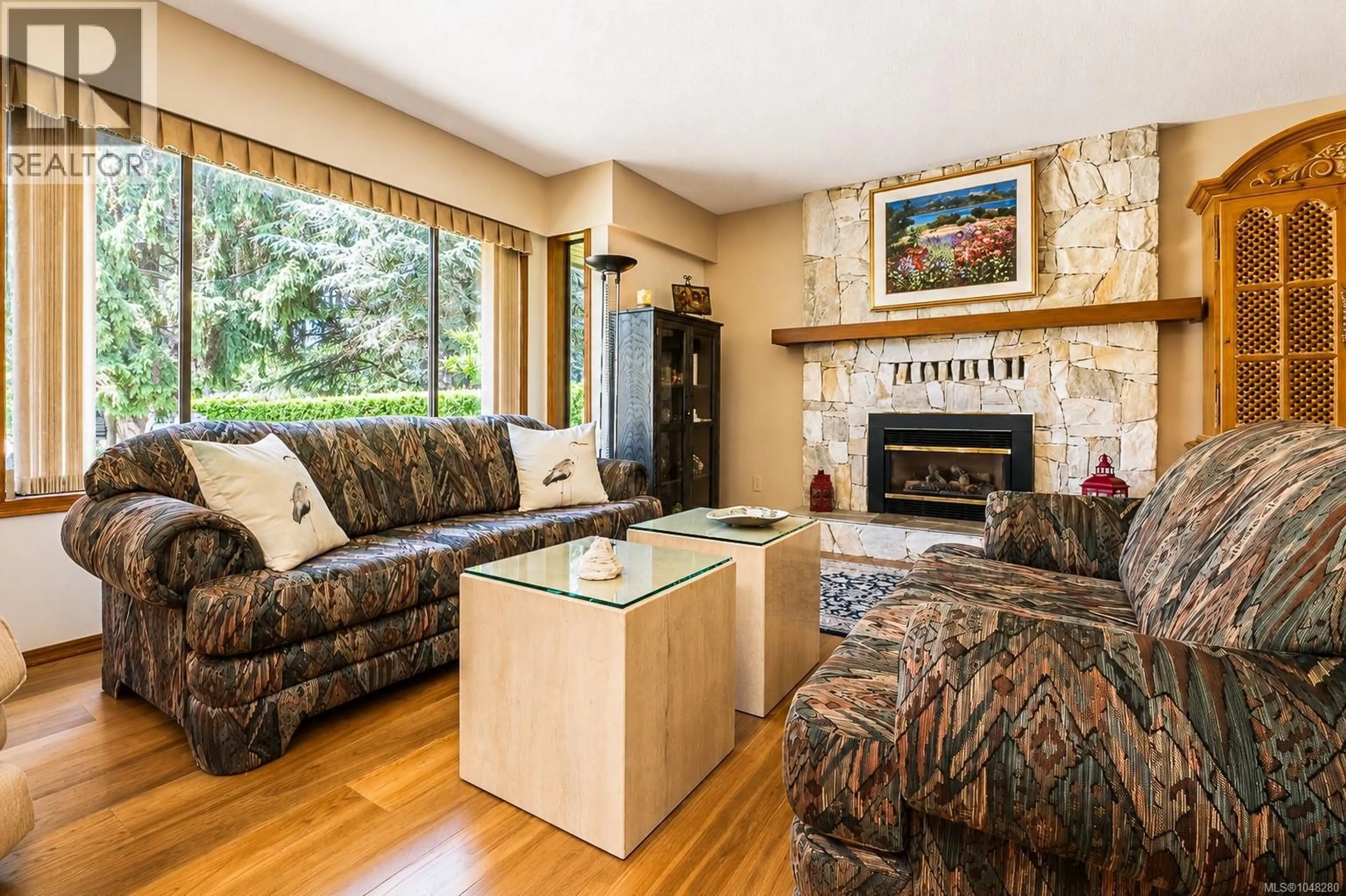 Living room with furniture, unknown for 730 VIADUCT AVENUE EAST, Saanich British Columbia V8Z6N3