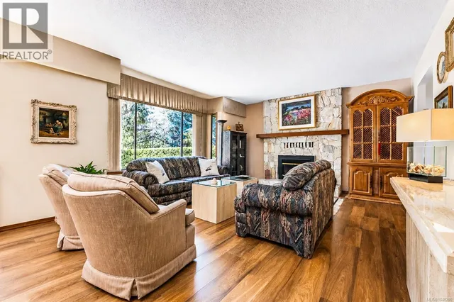730 VIADUCT AVENUE EAST, Saanich 5